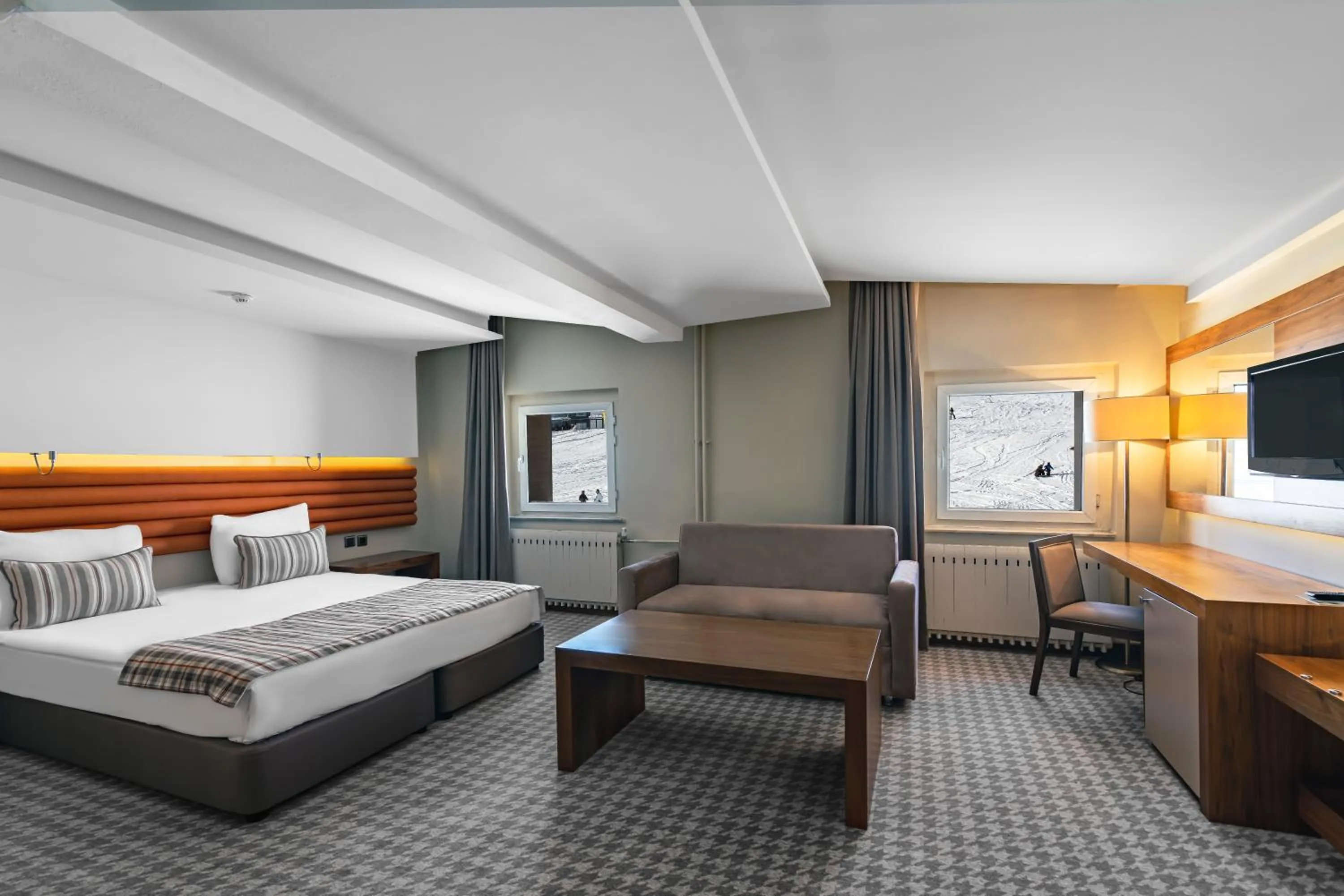 Communal lounge/ TV room in Jura Hotels Kervansaray Uludag