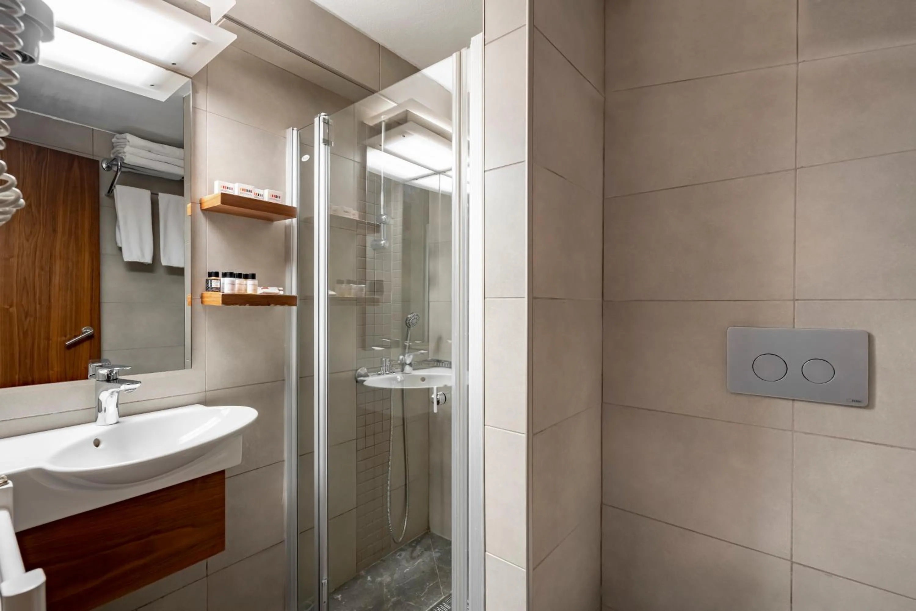 Shower in Jura Hotels Kervansaray Uludag
