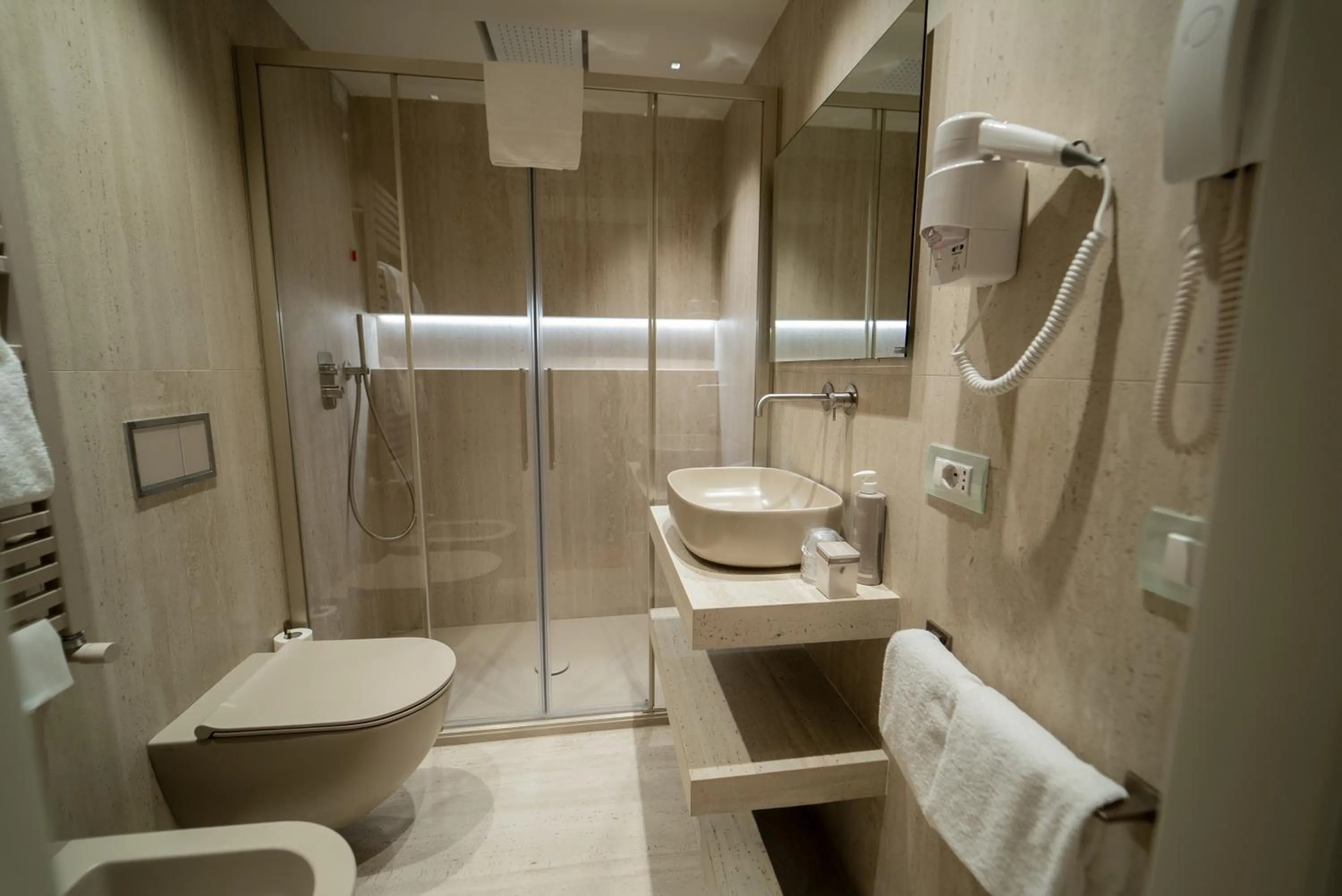 Shower in Grand Hotel Croce Di Malta