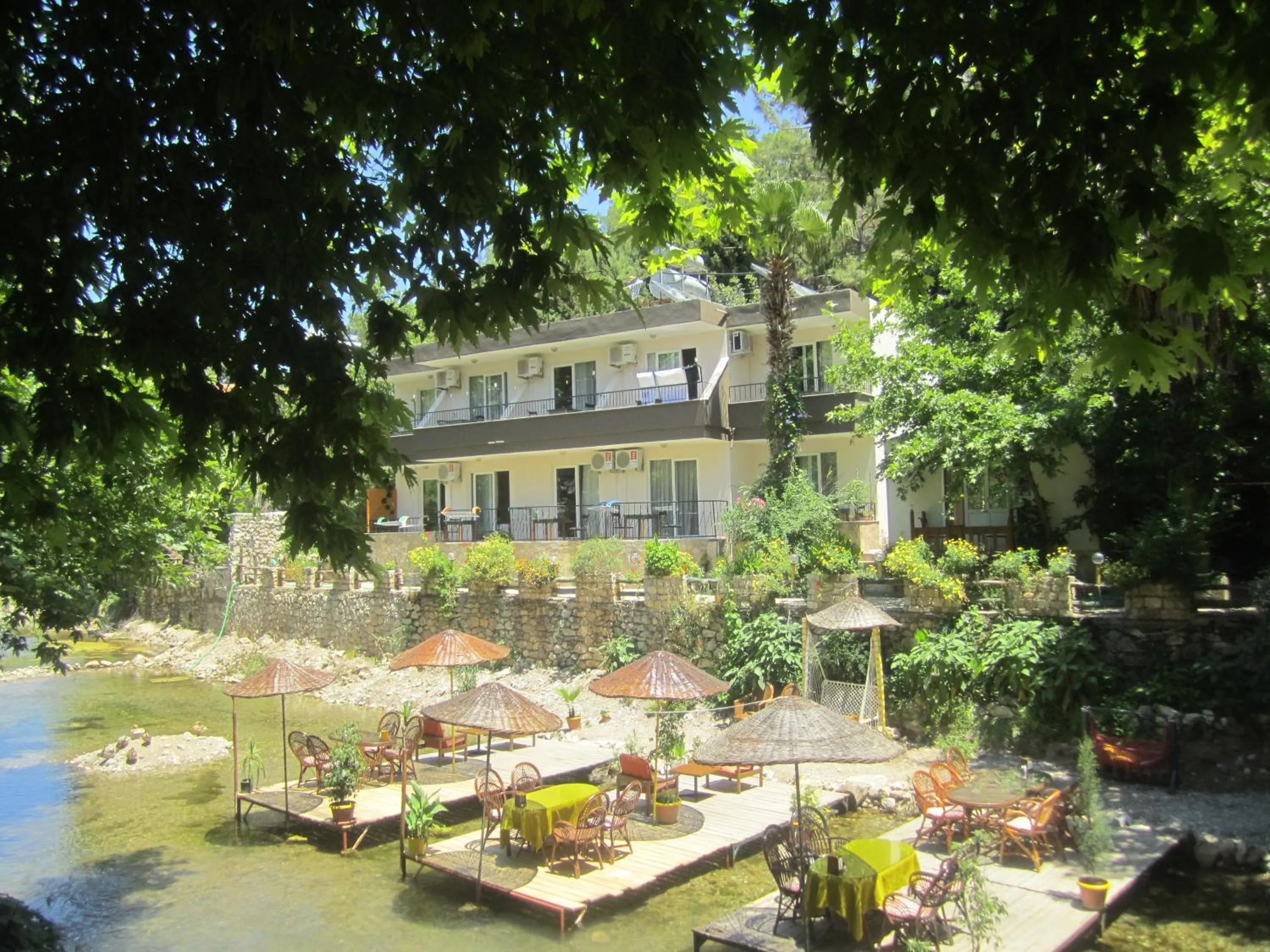 Restaurant/places to eat in Arikanda River Garden Hotel