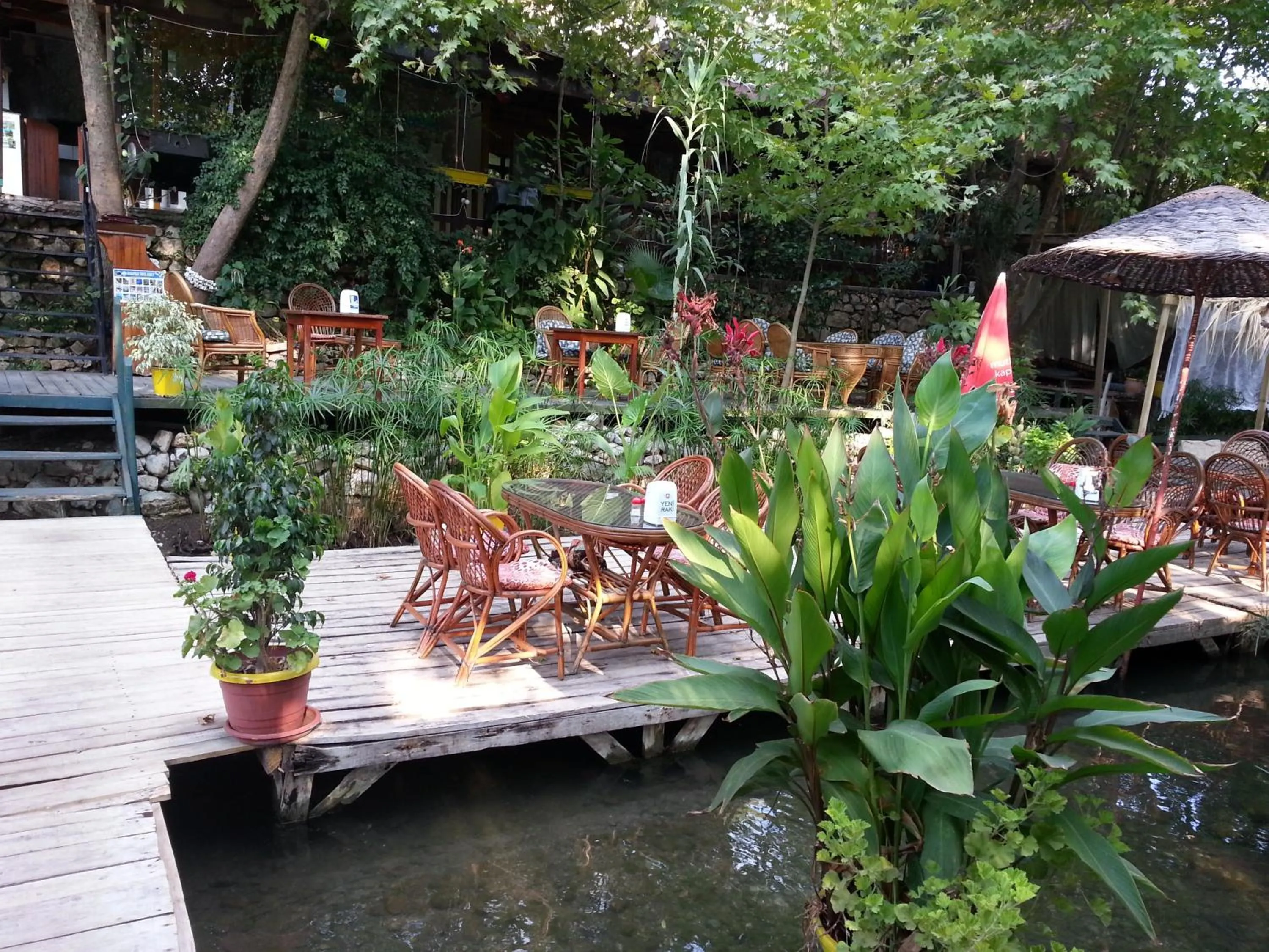Restaurant/places to eat in Arikanda River Garden Hotel