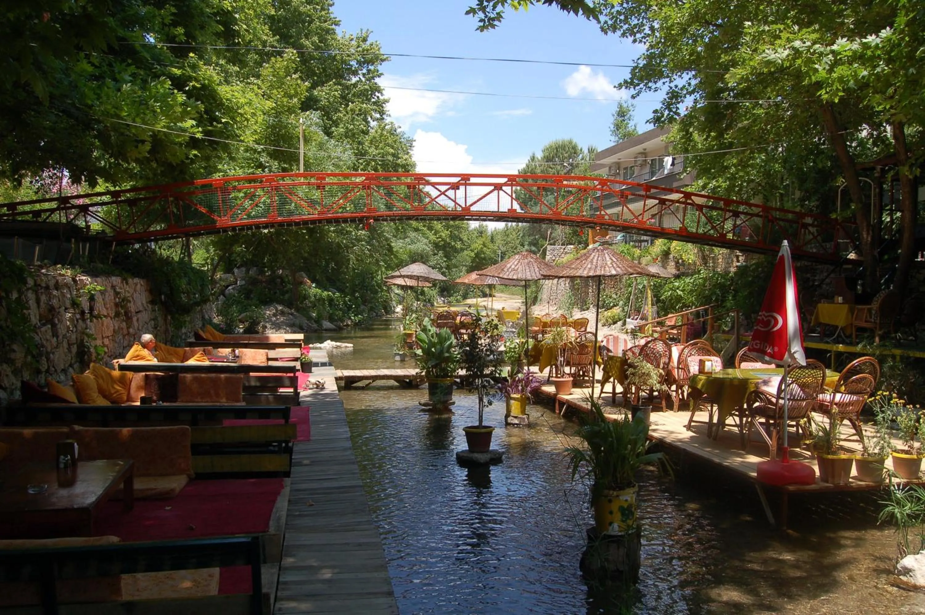 Restaurant/places to eat in Arikanda River Garden Hotel