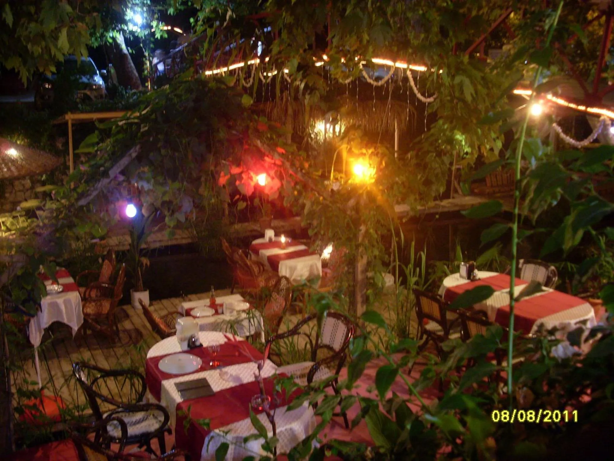 Restaurant/places to eat in Arikanda River Garden Hotel