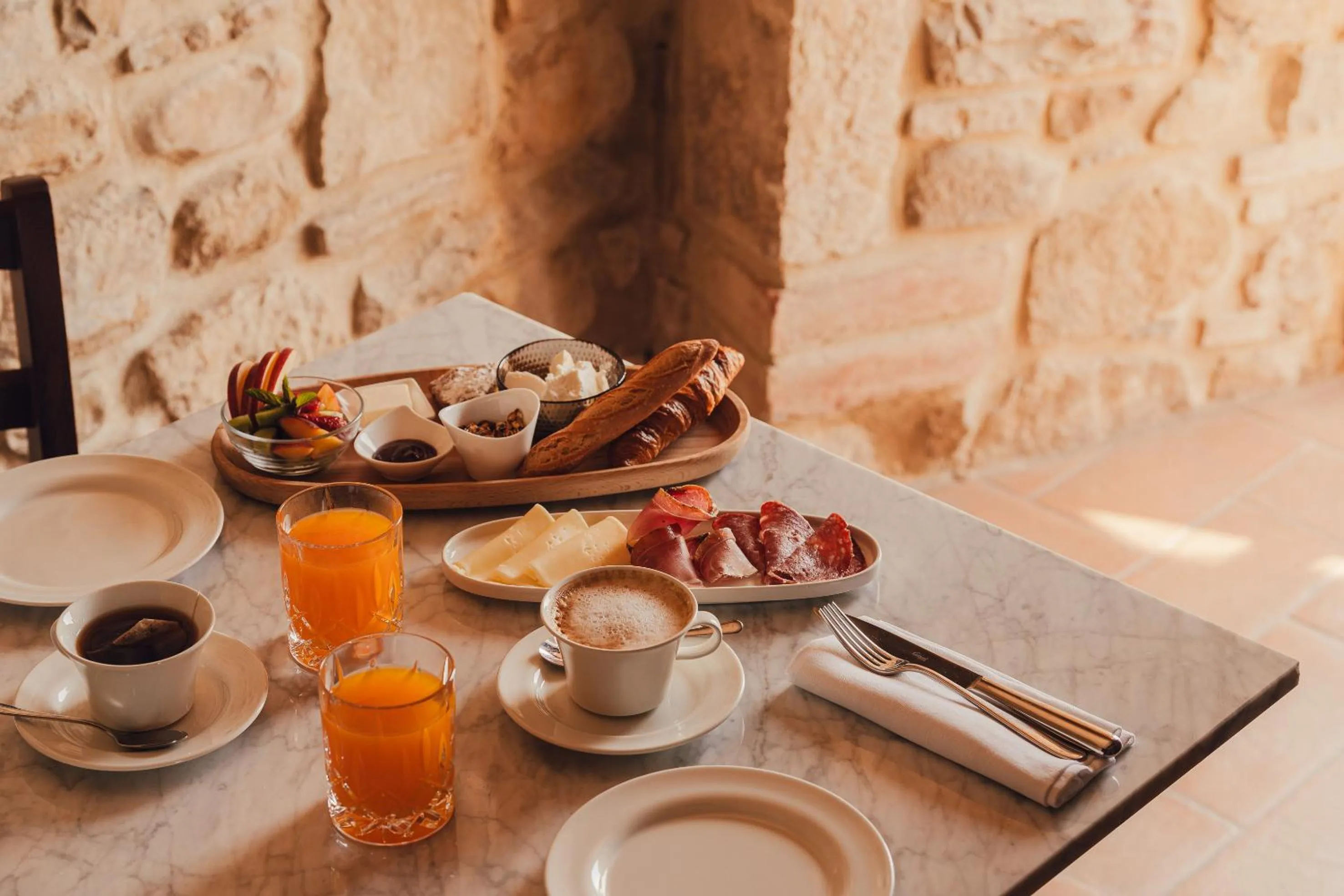Breakfast in Aethos Saragano