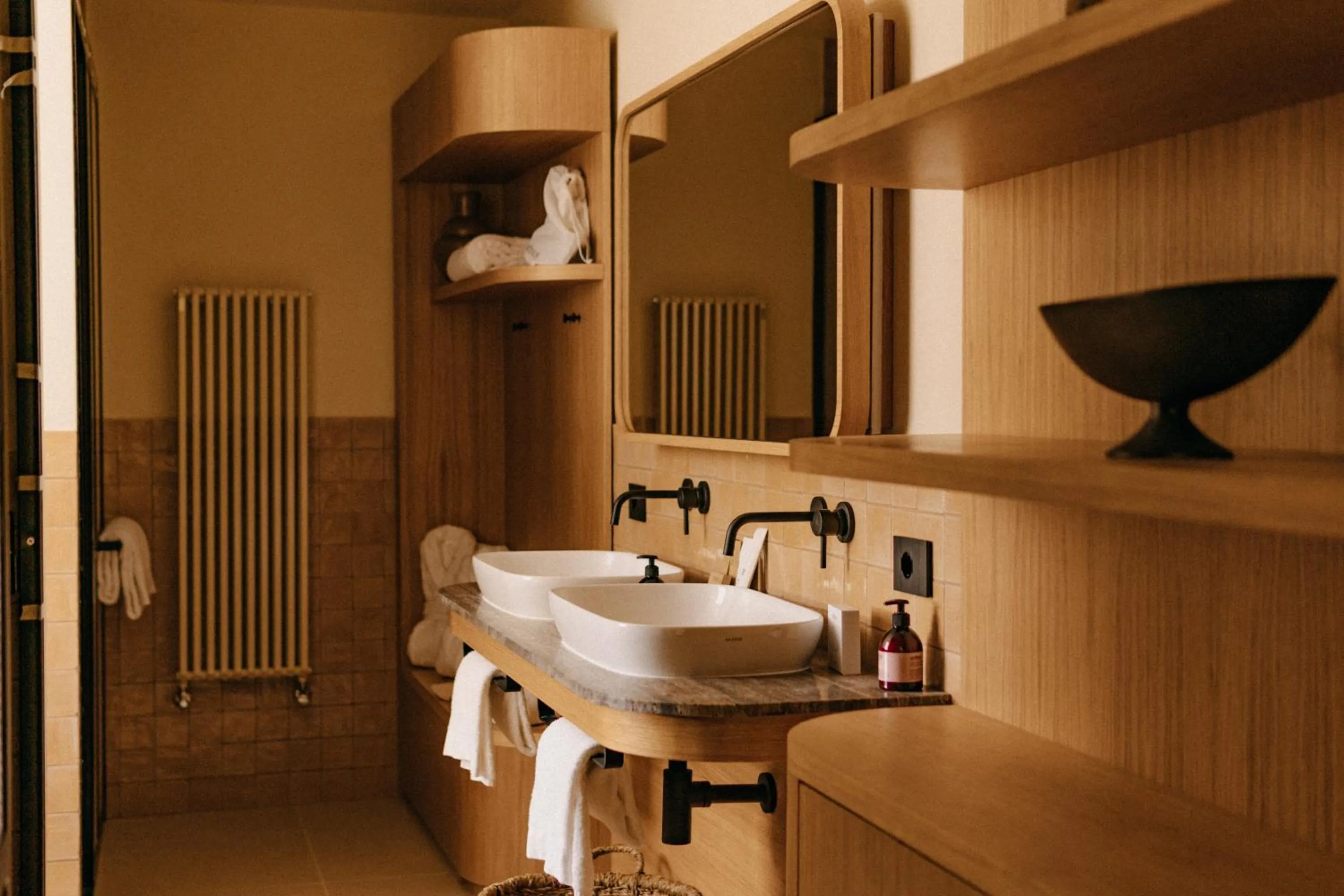 Bathroom in Aethos Saragano