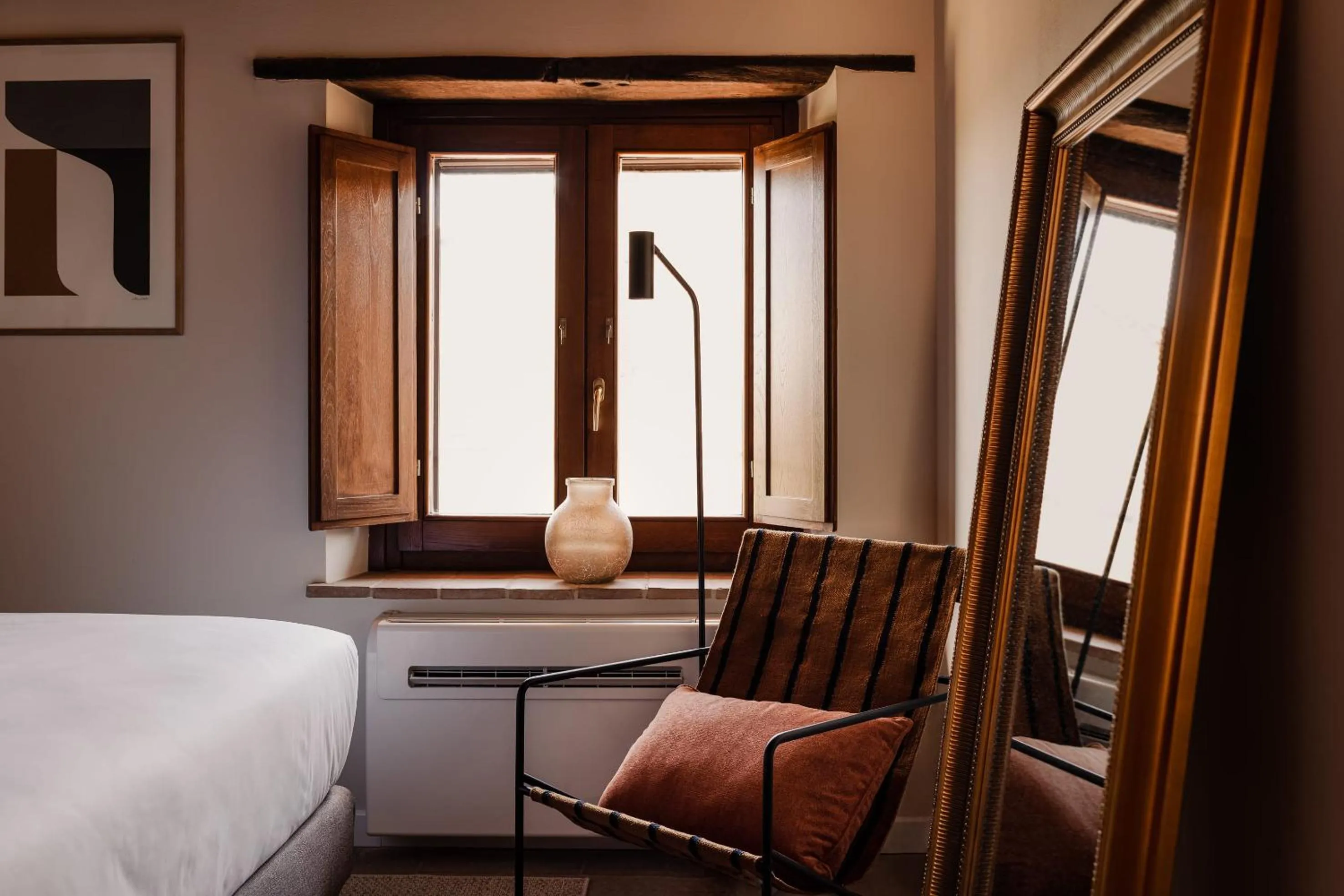 Seating area, Bed in Aethos Saragano