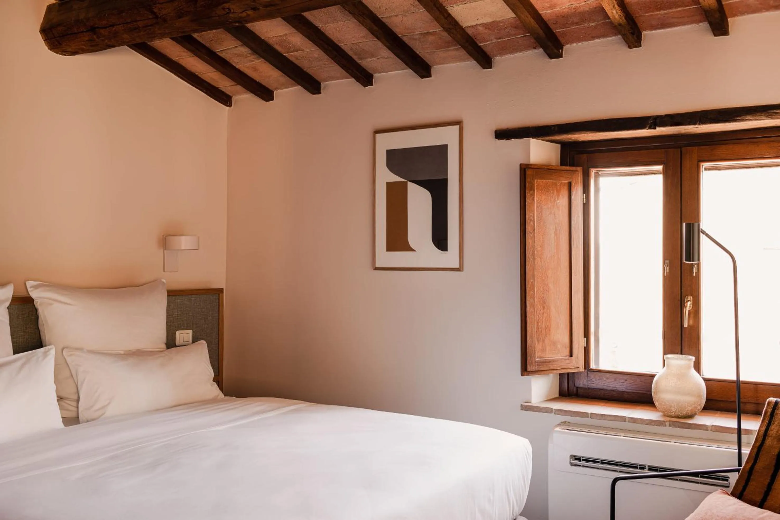 Property building, Bed in Aethos Saragano