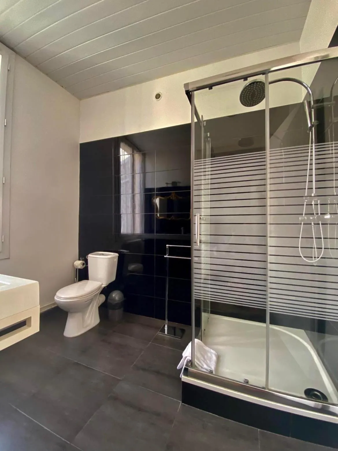 Bathroom in Chanteclair