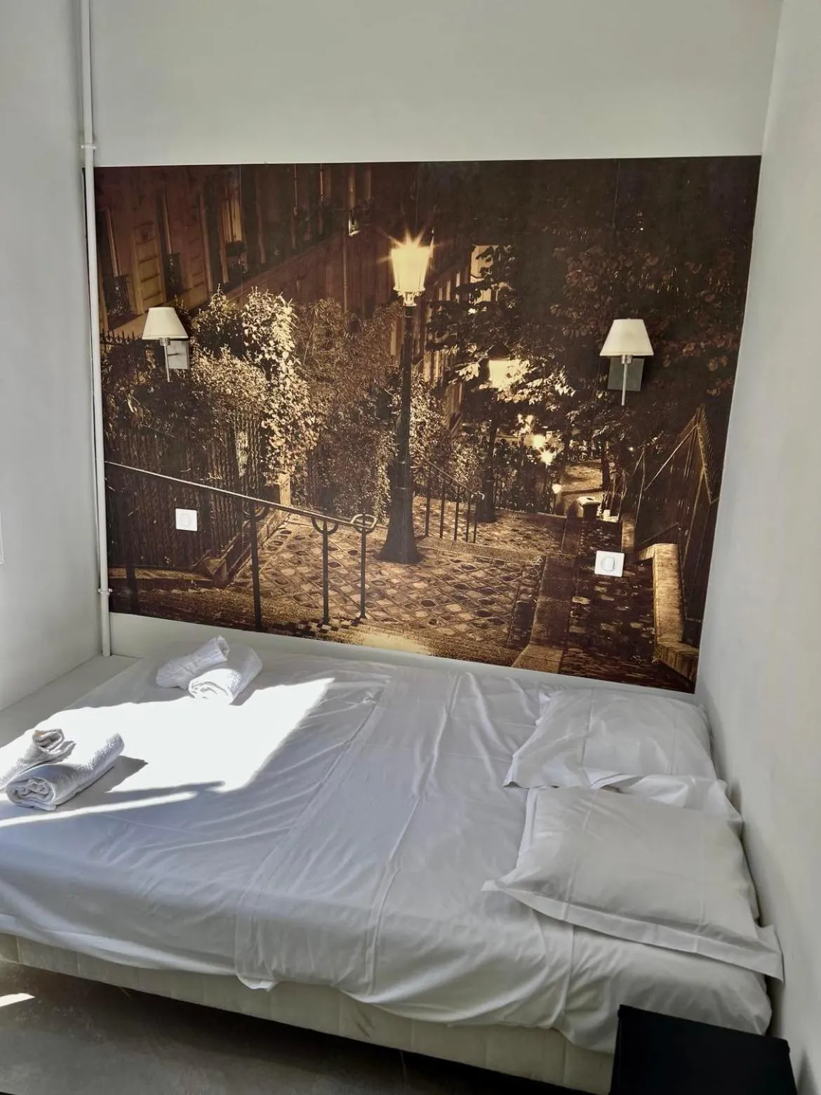 Bedroom, Bed in Chanteclair