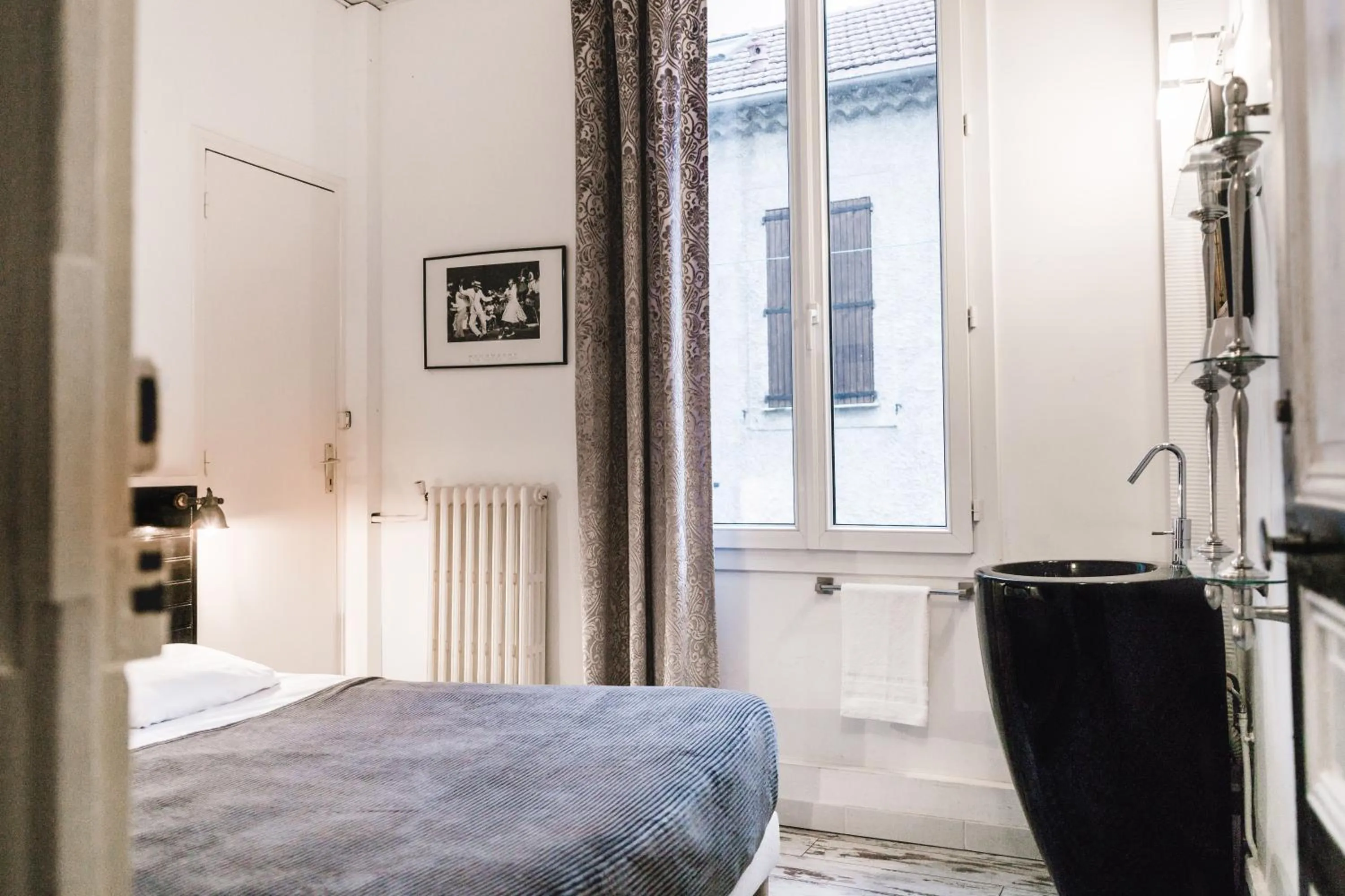 Bedroom, Bed in Chanteclair