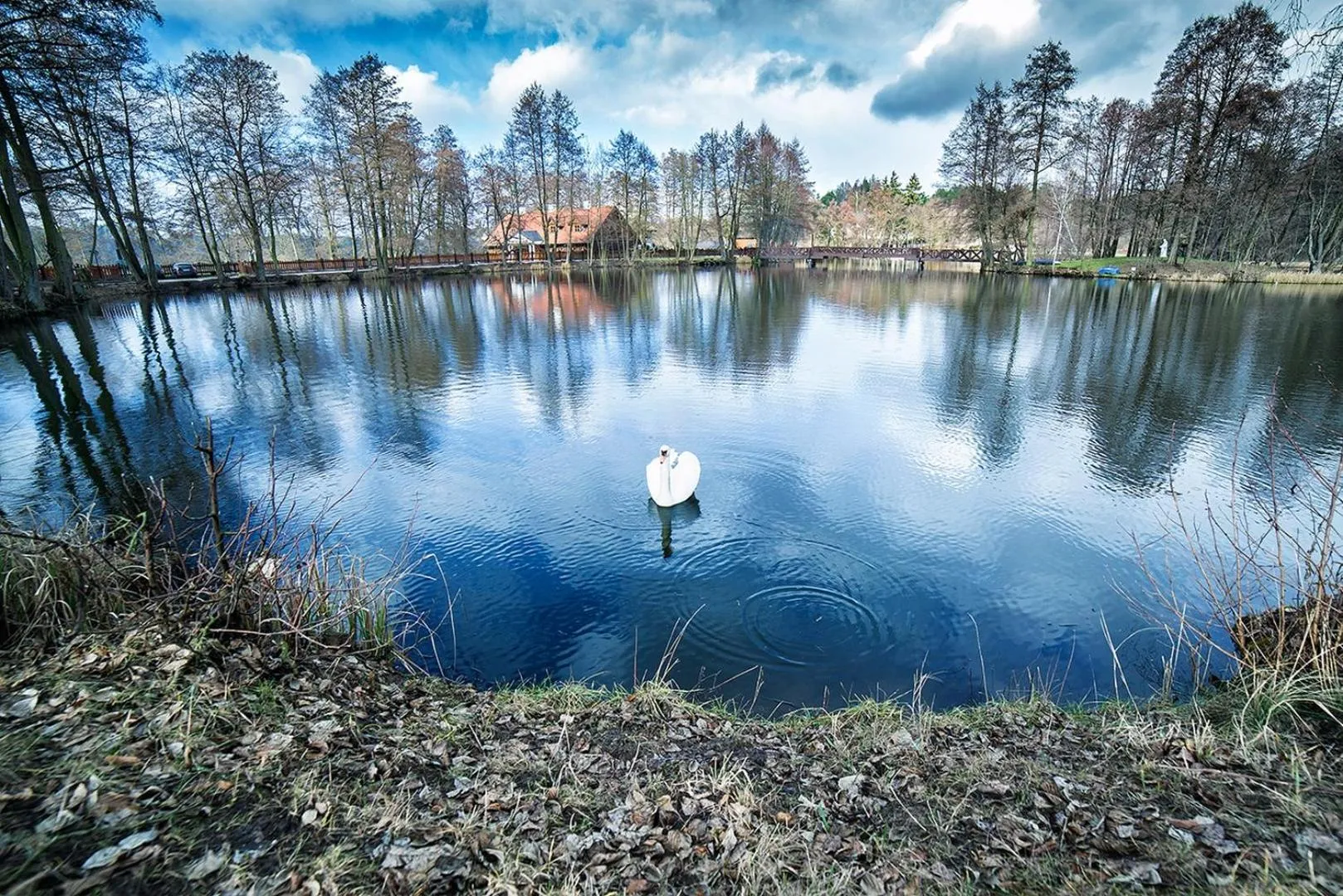 Lake view in Hotel Dworek Wapionka