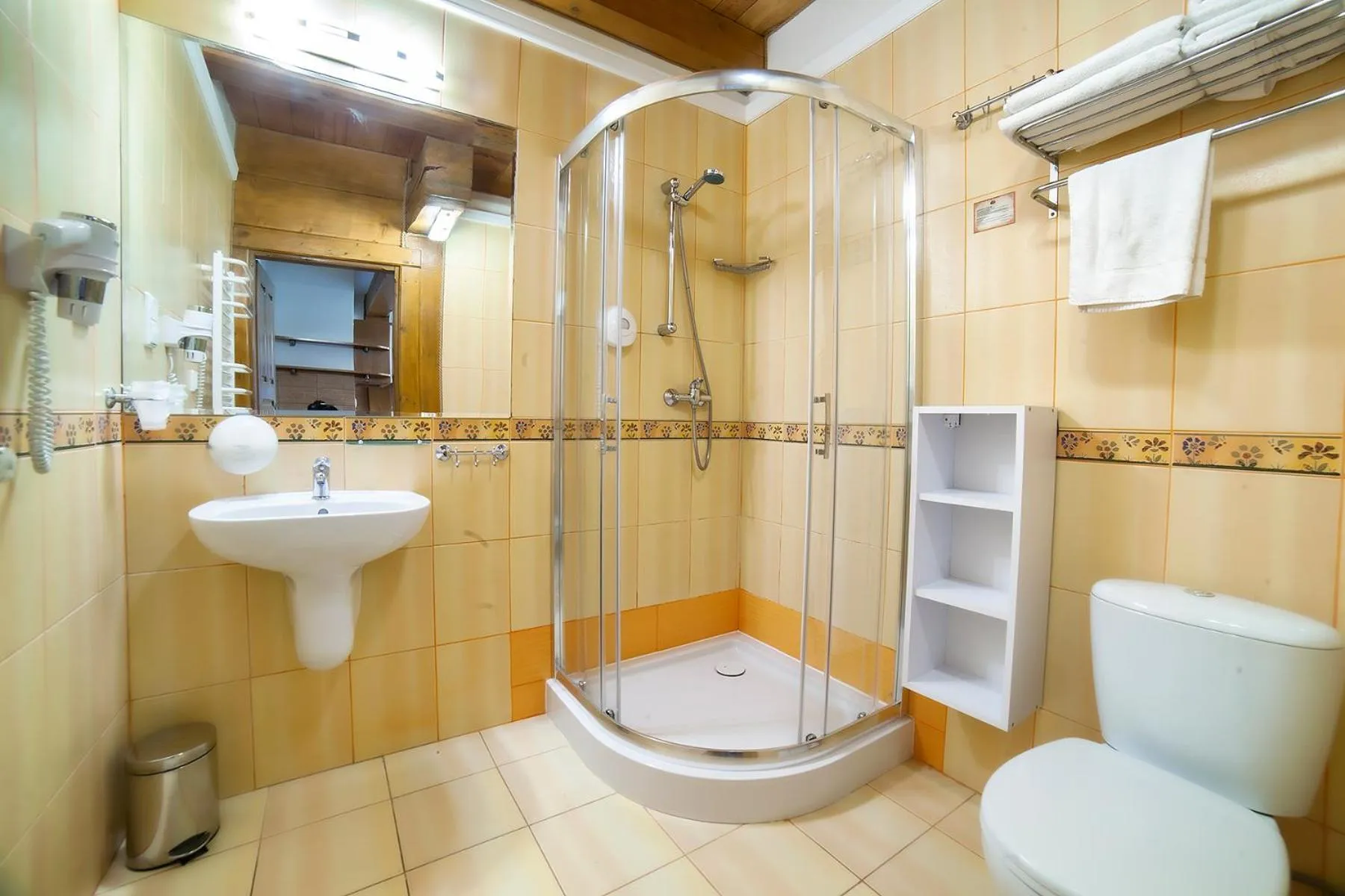 Bathroom in Hotel Dworek Wapionka