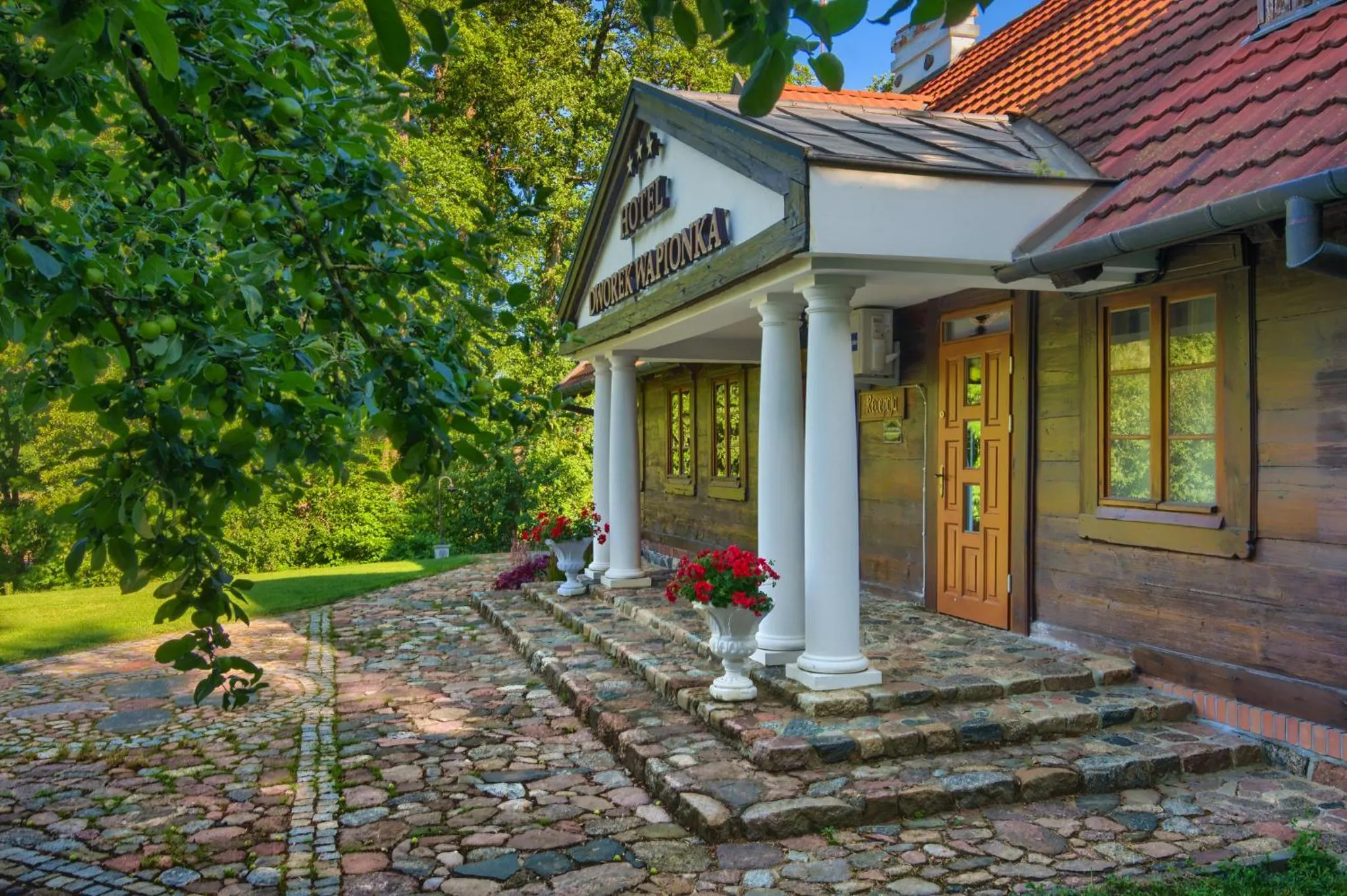Property building in Hotel Dworek Wapionka