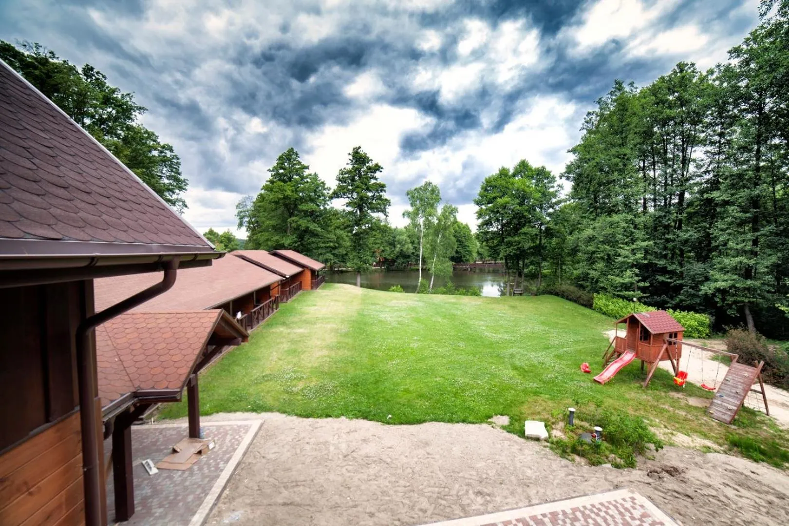 Lake view in Hotel Dworek Wapionka