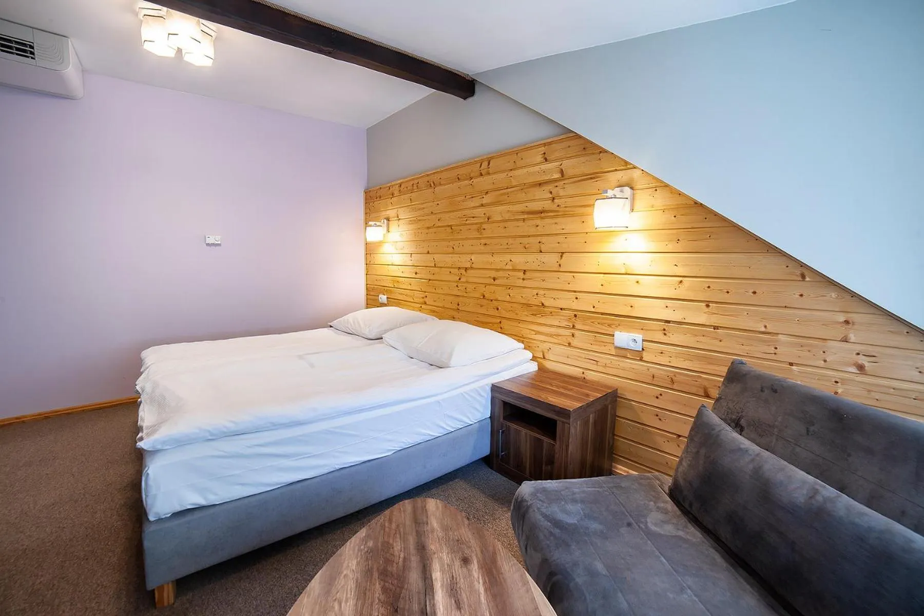 Bed in Hotel Dworek Wapionka