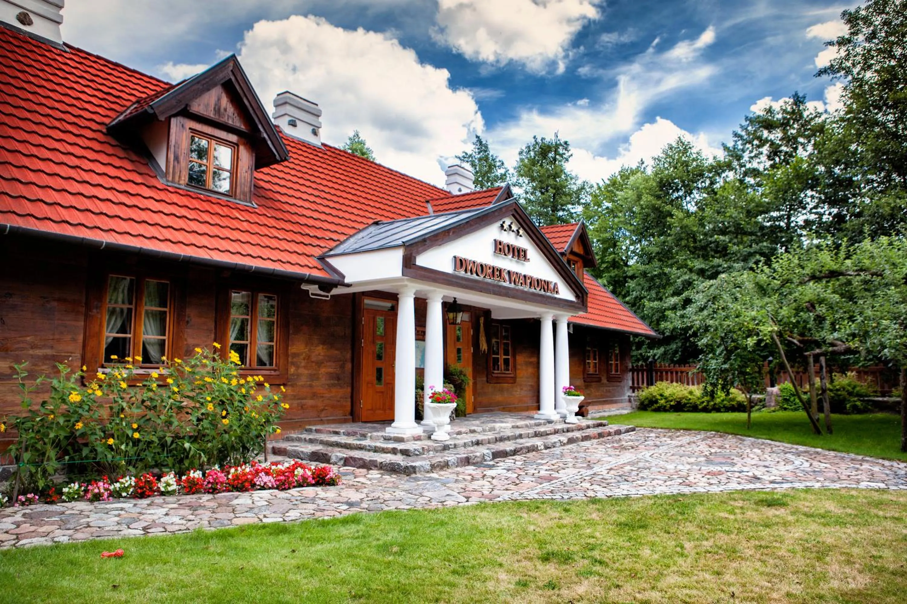Property building in Hotel Dworek Wapionka