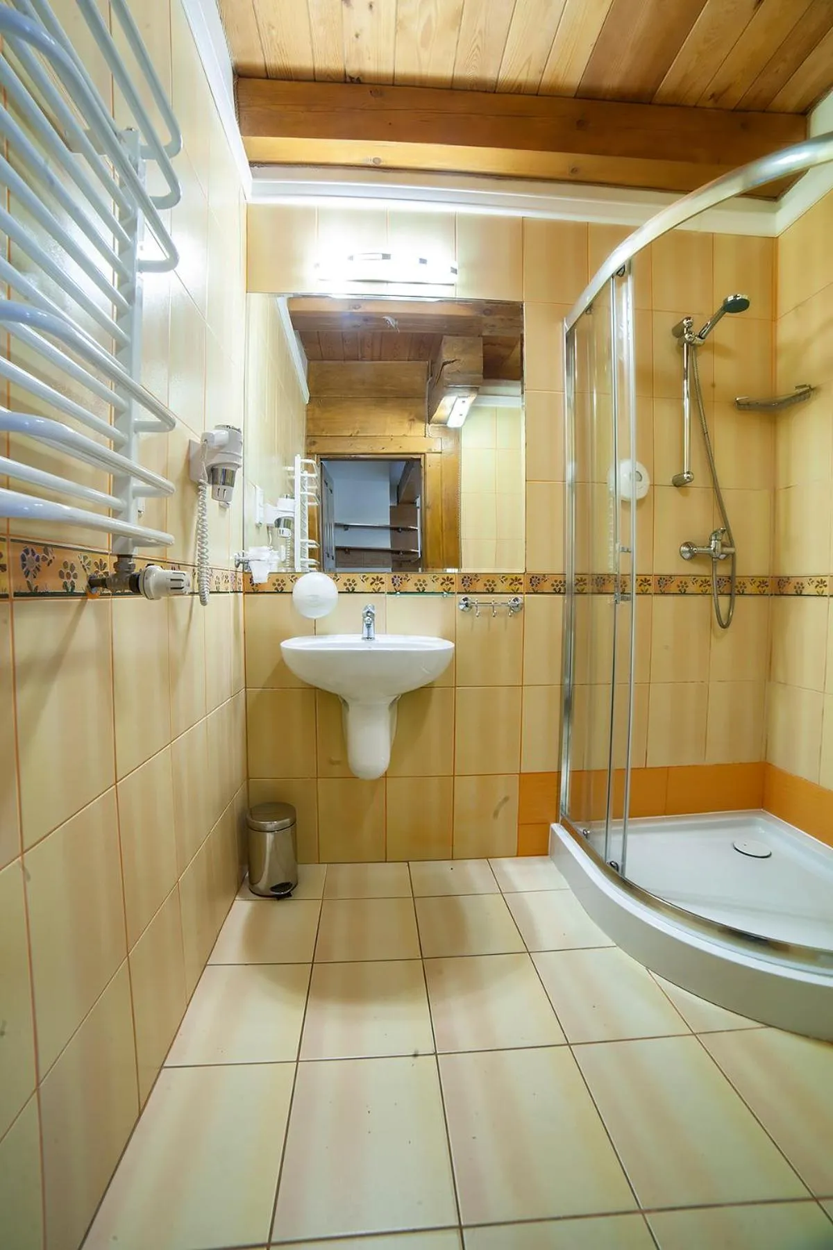 Bathroom in Hotel Dworek Wapionka