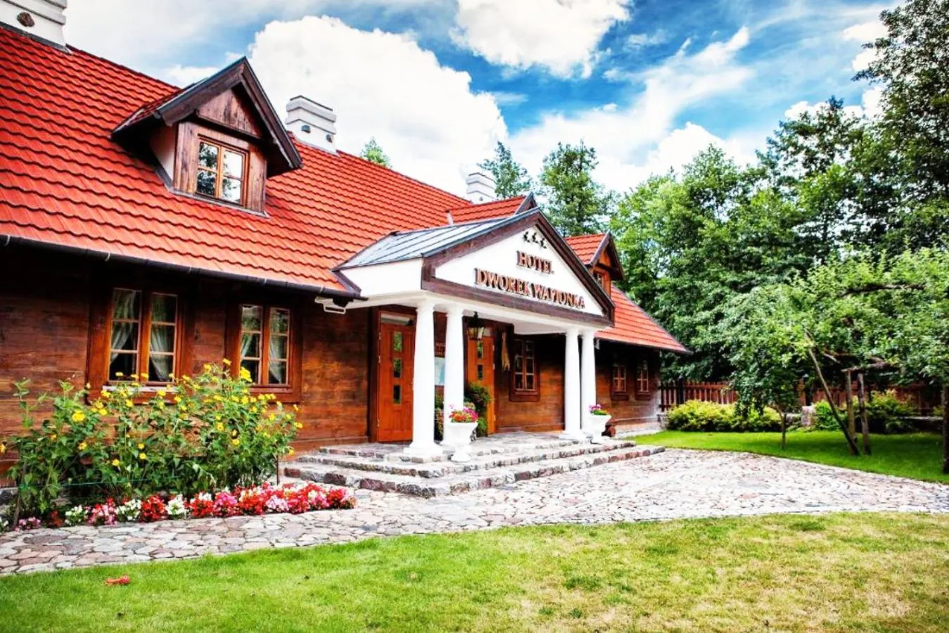 Property building in Hotel Dworek Wapionka