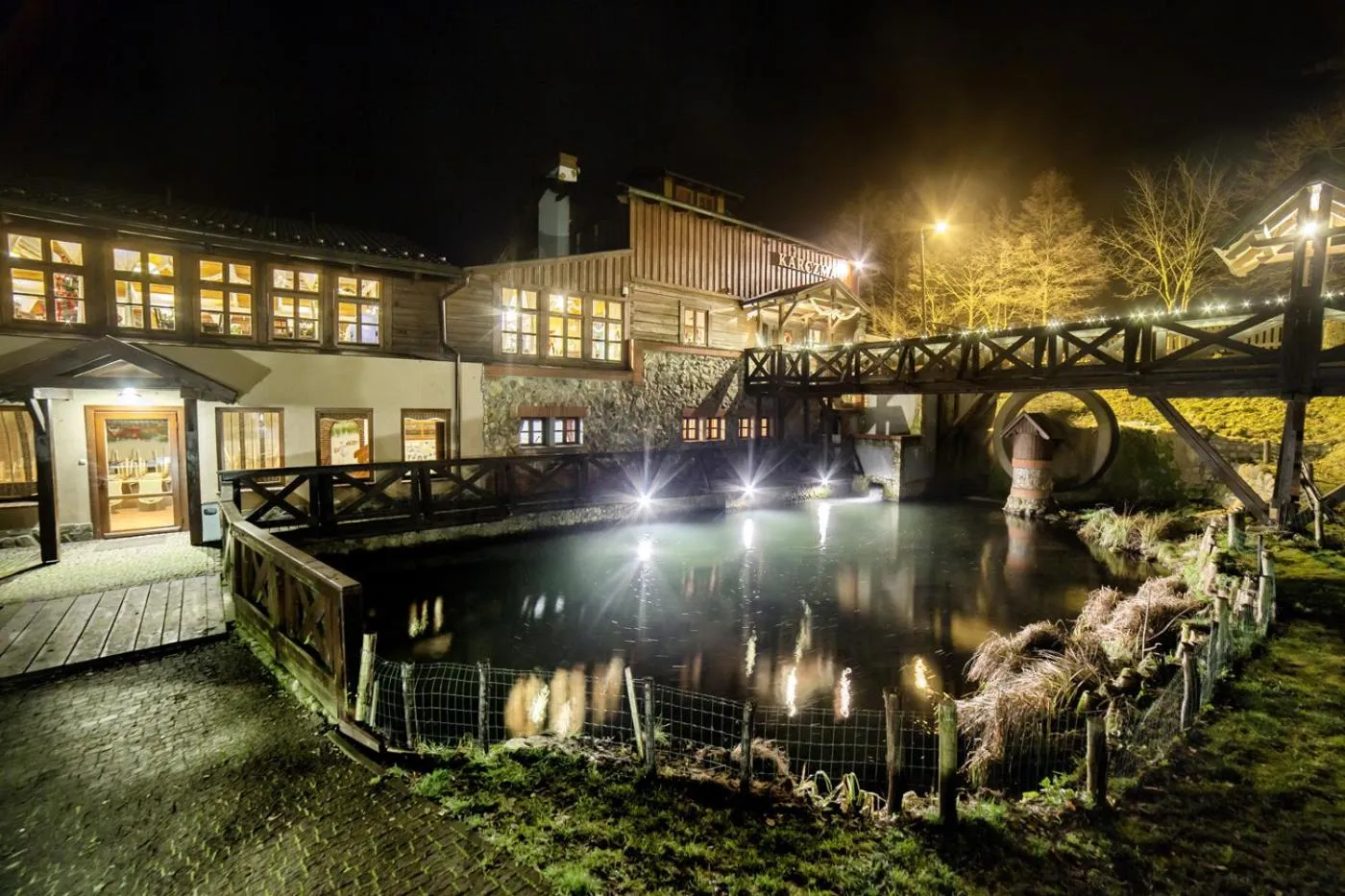 Restaurant/places to eat in Hotel Dworek Wapionka