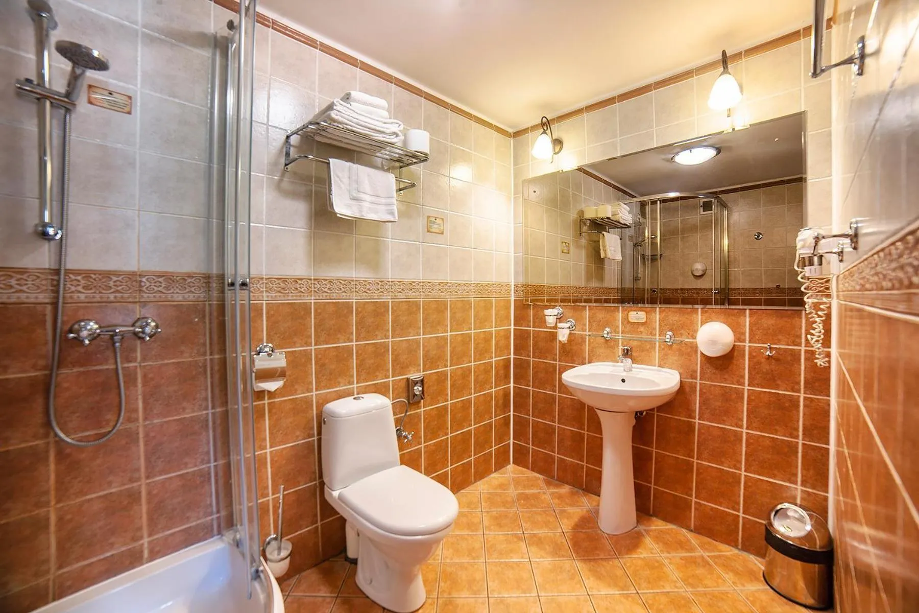 Bathroom in Hotel Dworek Wapionka