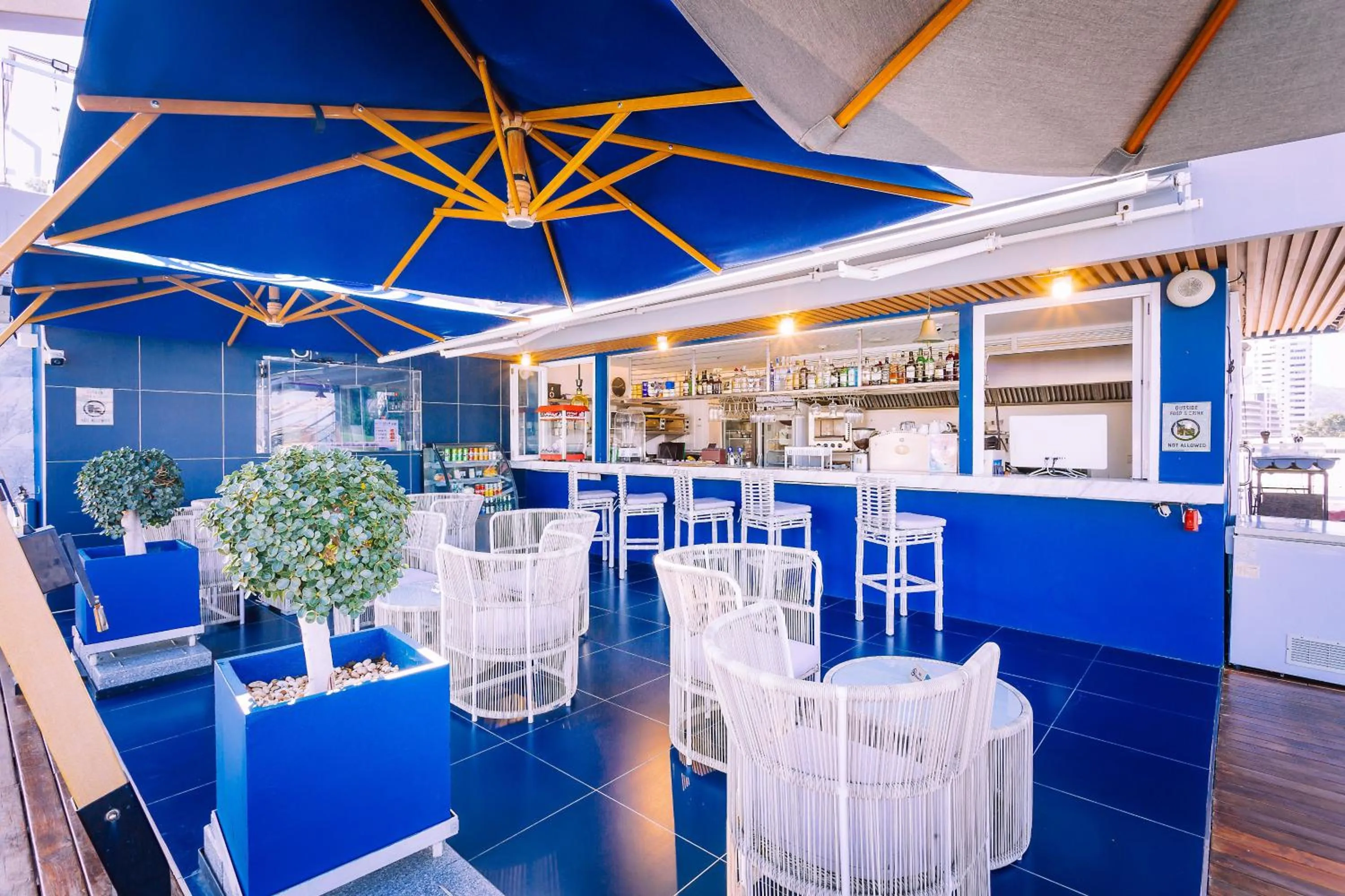 Lounge or bar in Hotel Clover Patong Phuket - SHA Plus