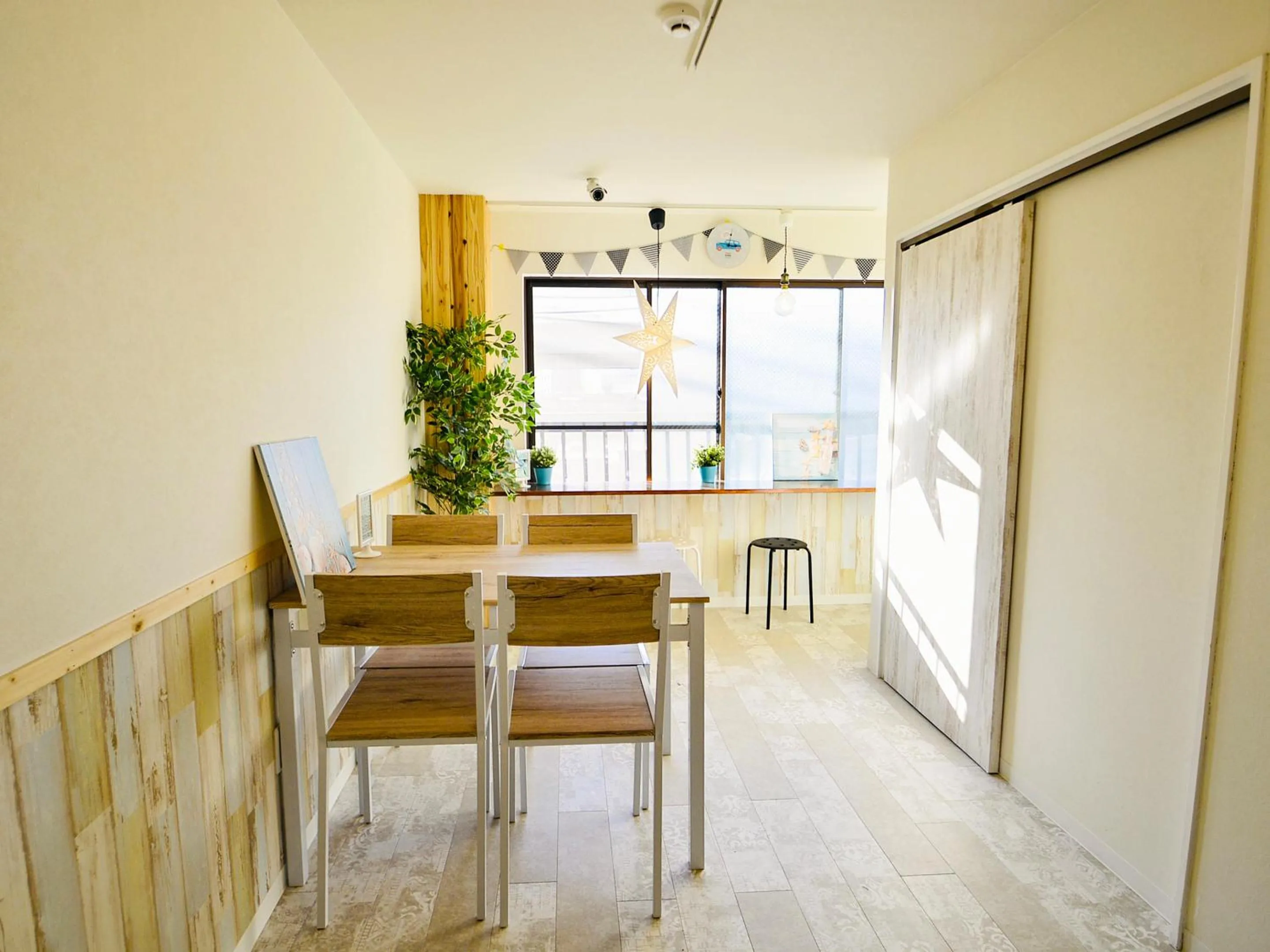 Communal lounge/ TV room in R Guest House