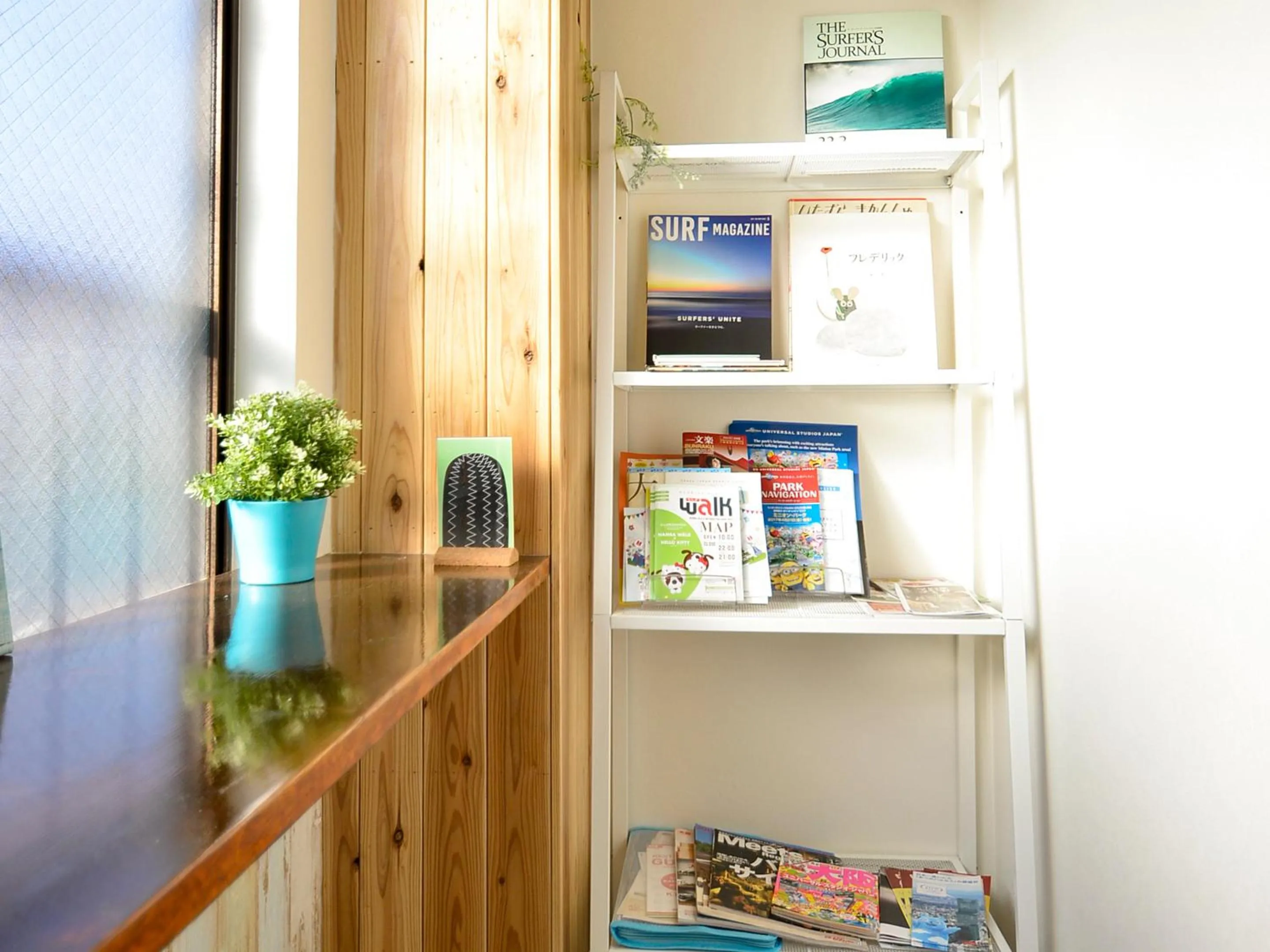 Communal lounge/ TV room in R Guest House
