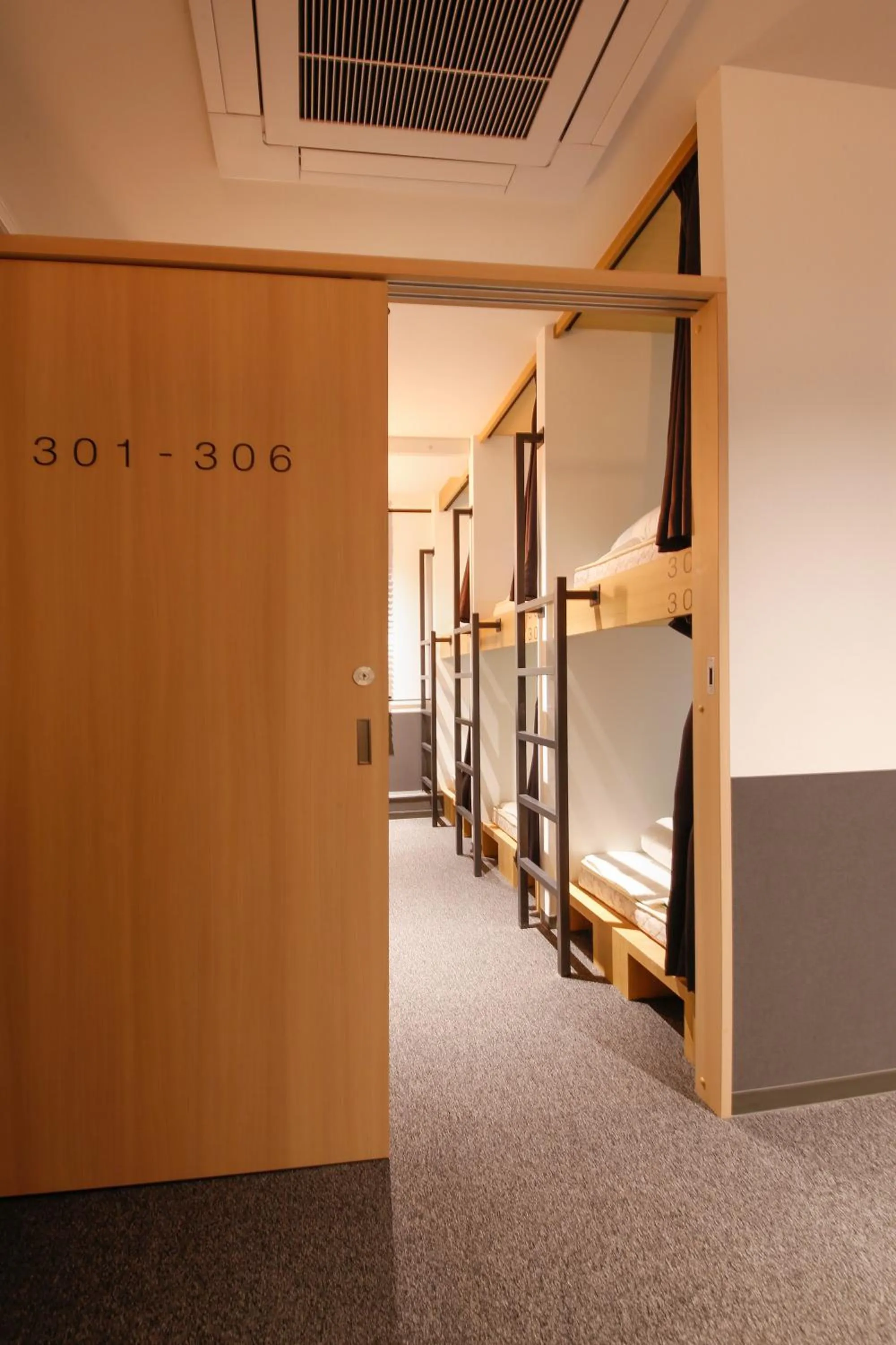 Photo of the whole room in White Hostel Shinsaibashi