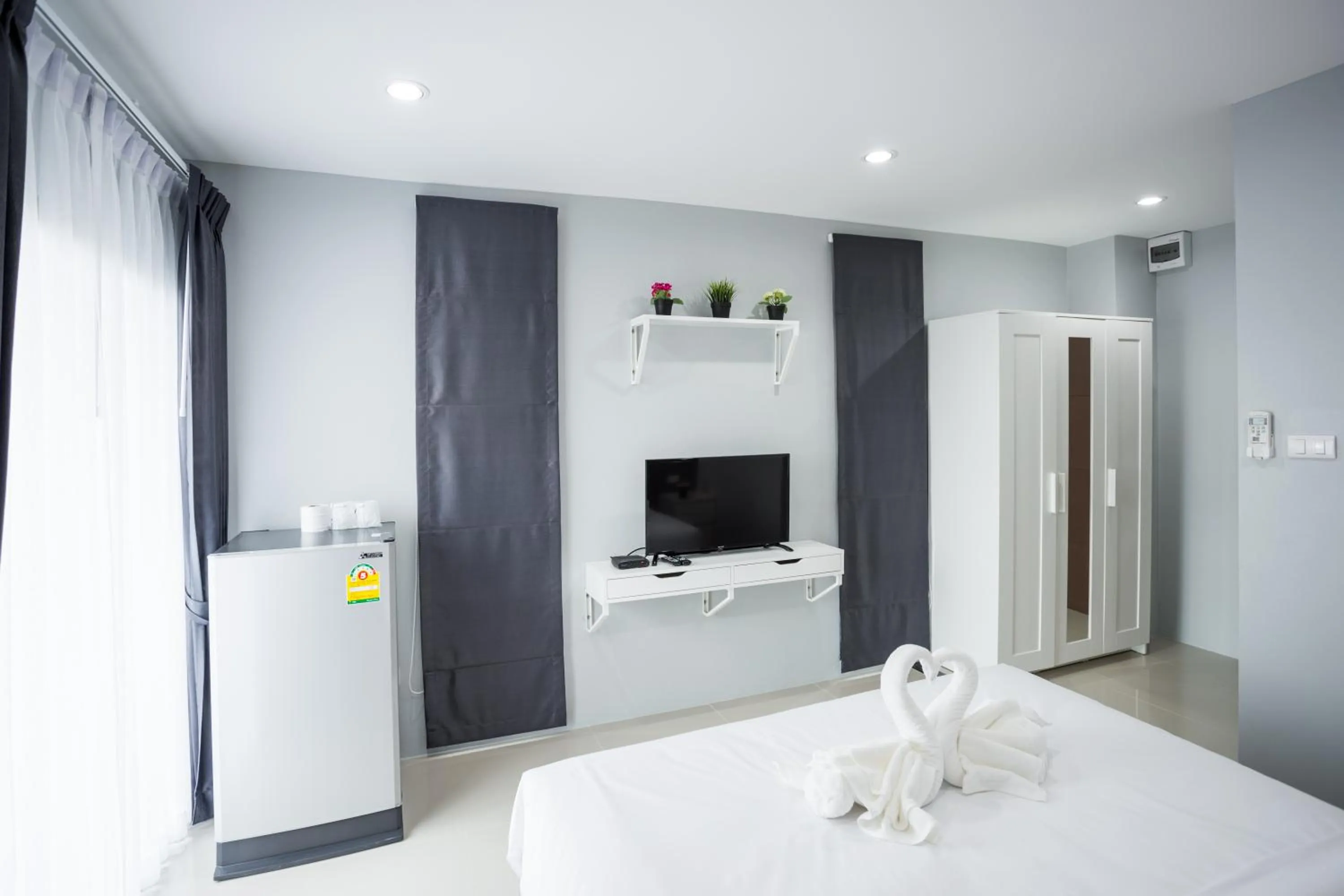 Bed in Twentynine KV Apartel