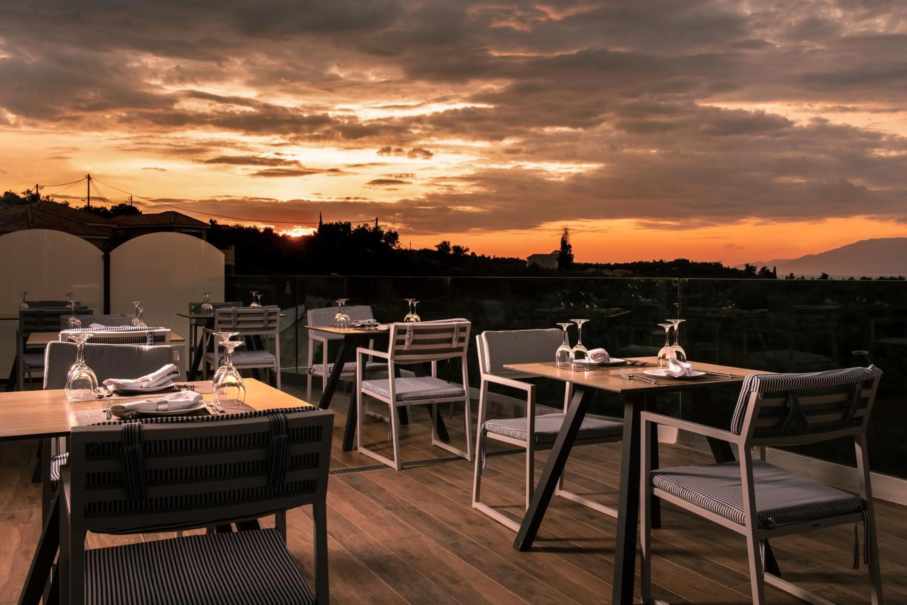 Restaurant/places to eat in Hotel St.John Suites Adults Only