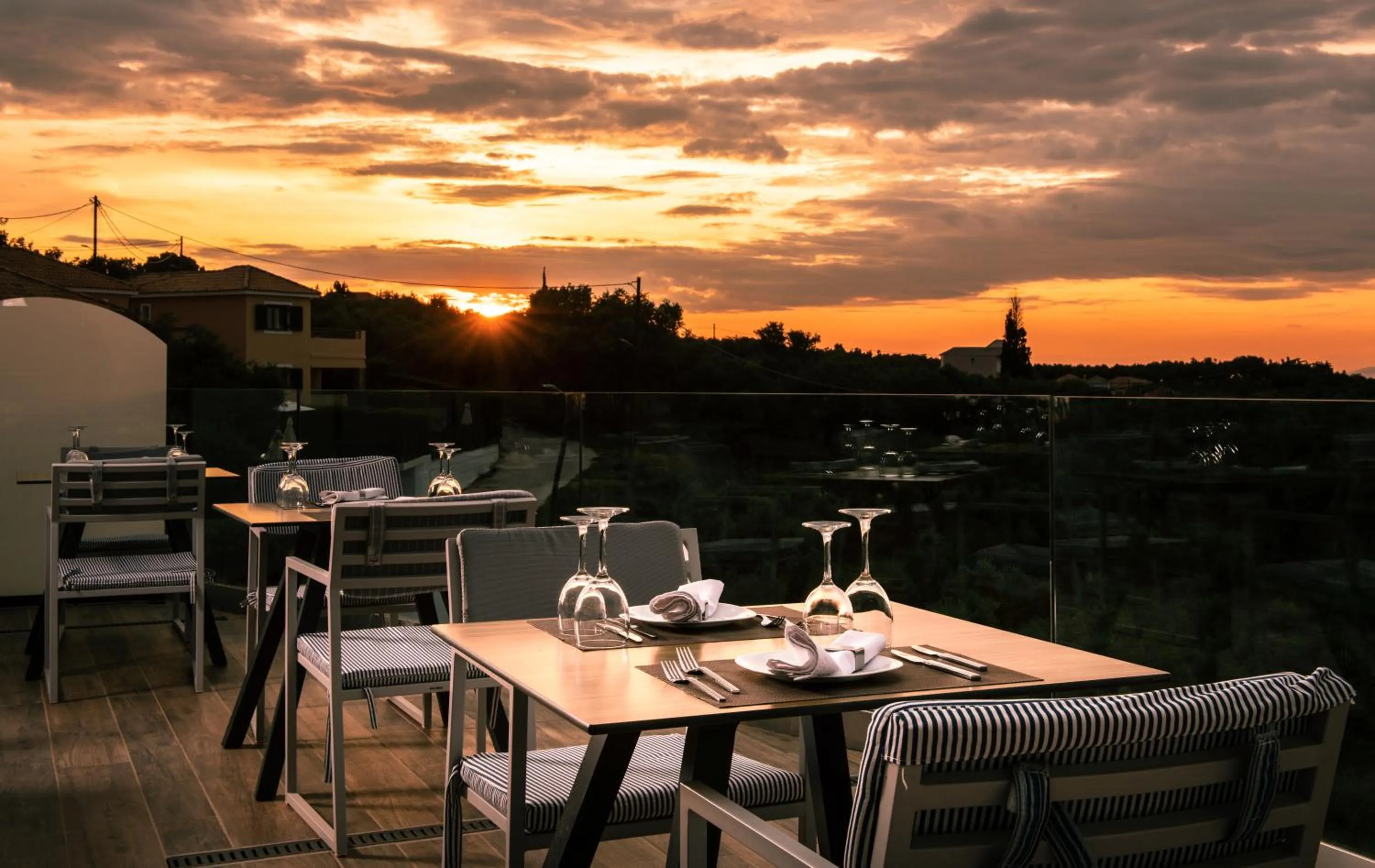 Restaurant/places to eat in Hotel St.John Suites Adults Only