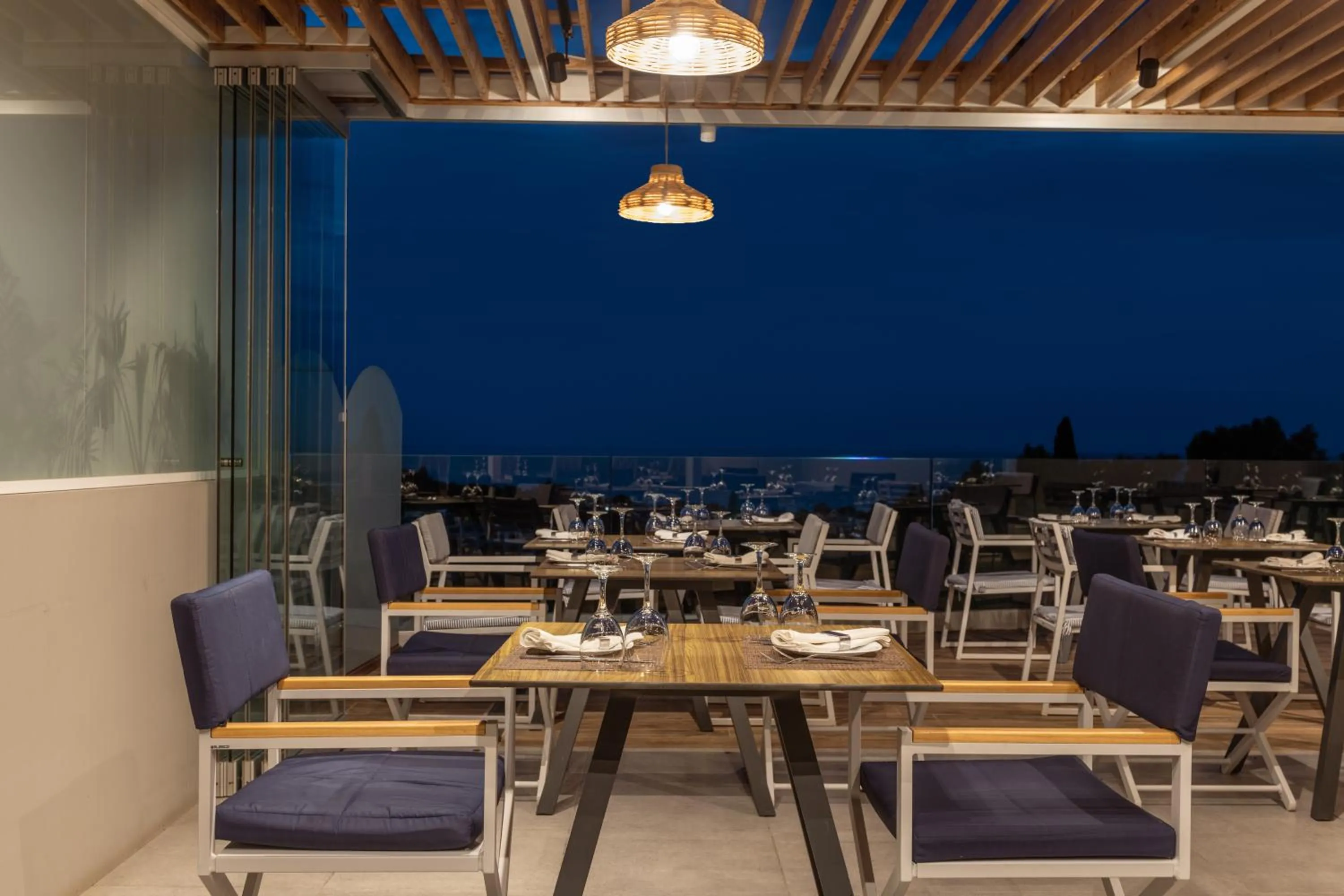 Restaurant/places to eat in Hotel St.John Suites Adults Only