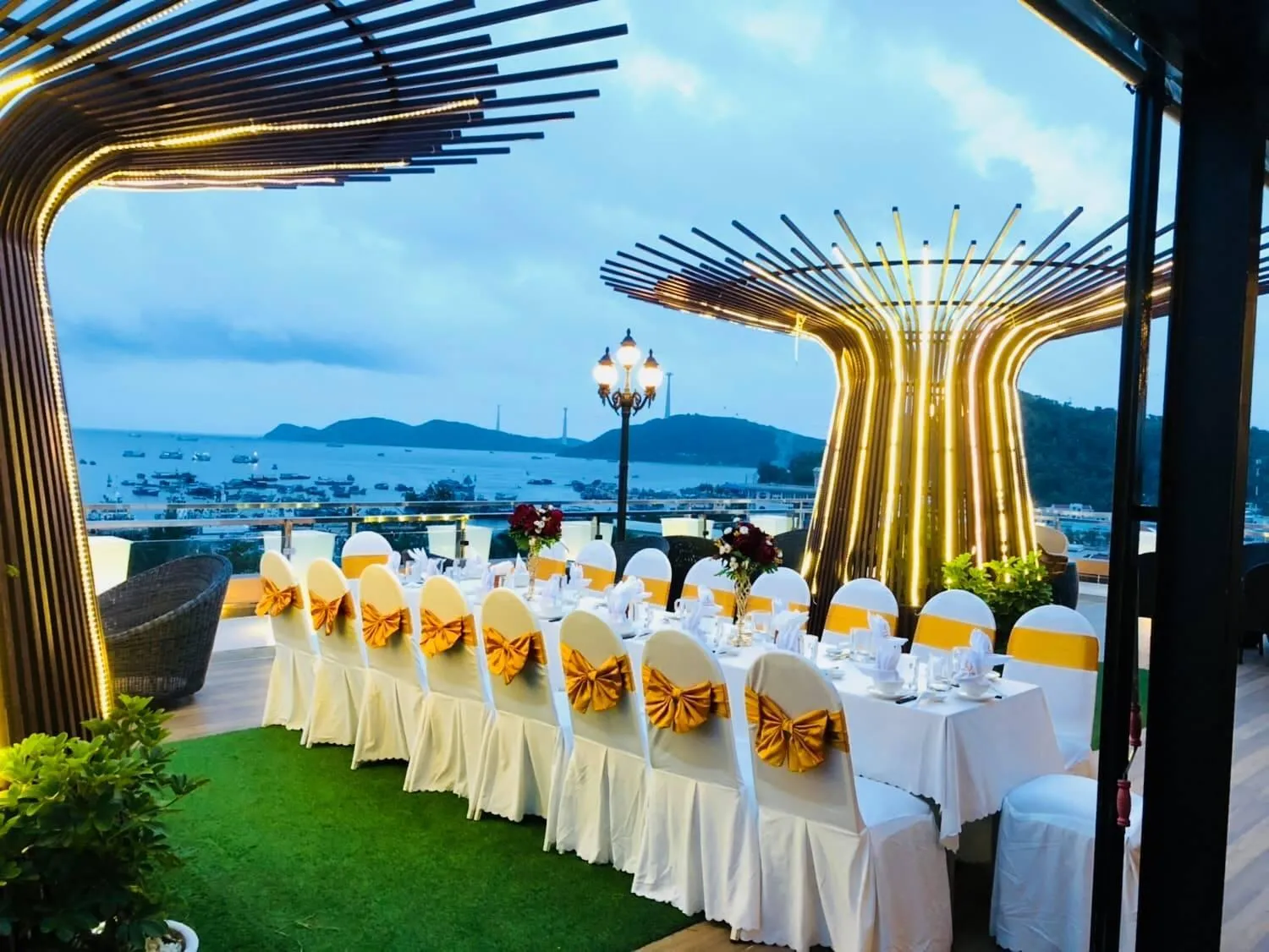 Restaurant/places to eat in Phung Hung Boutique Hotel