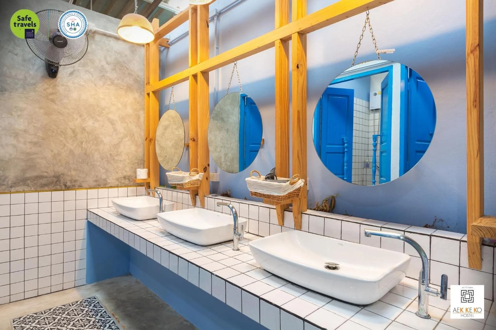 Bathroom in Aekkeko hostel