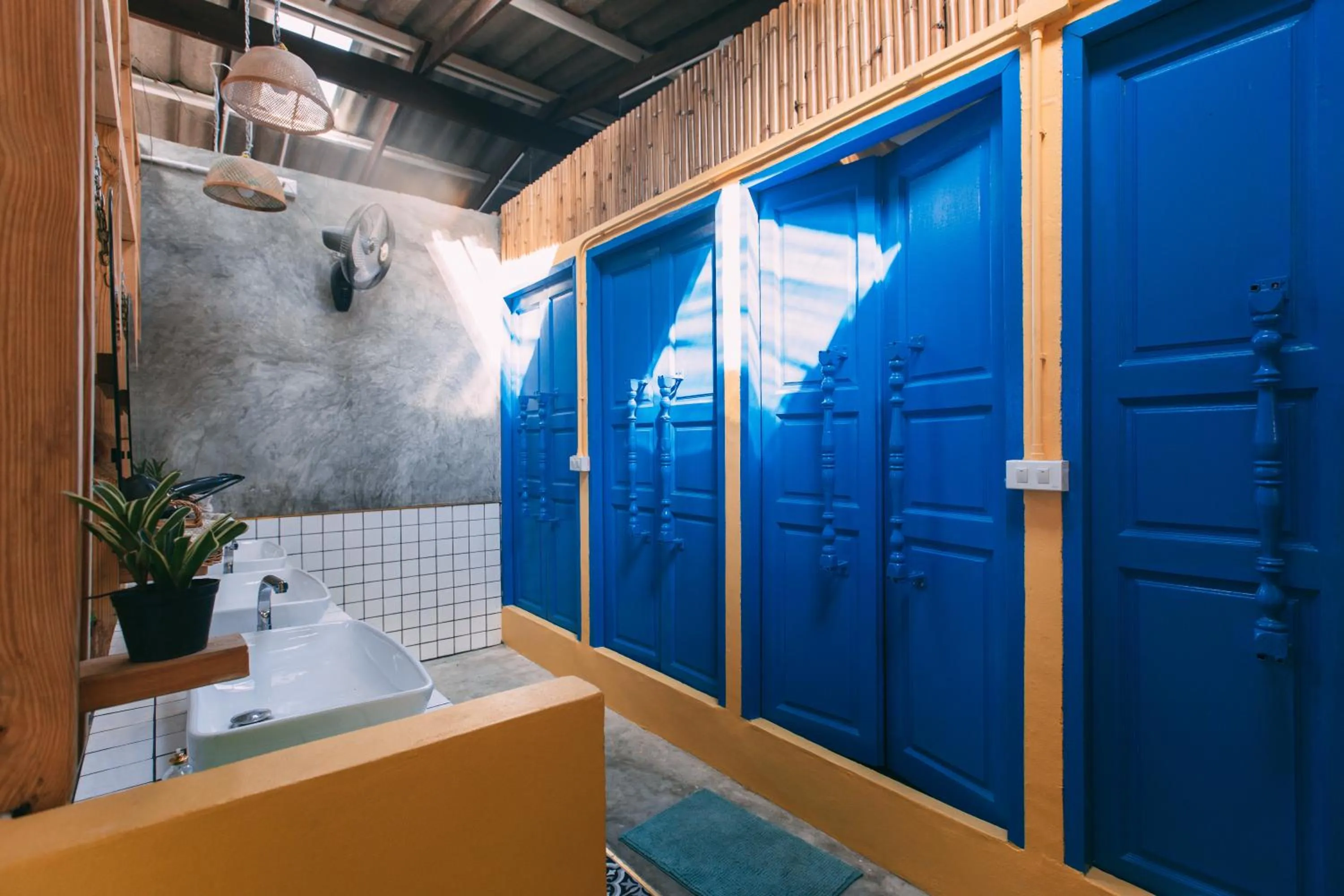 Bathroom in Aekkeko hostel