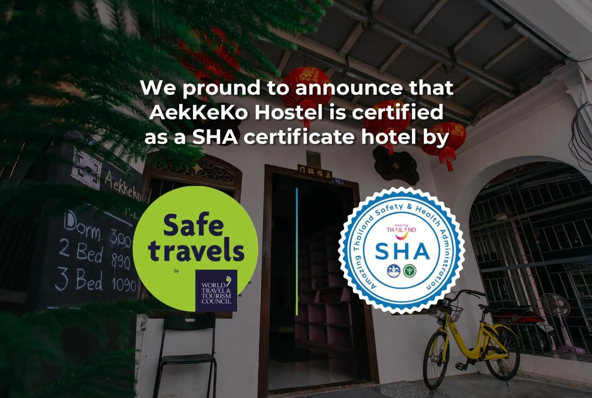 Facade/entrance in Aekkeko hostel