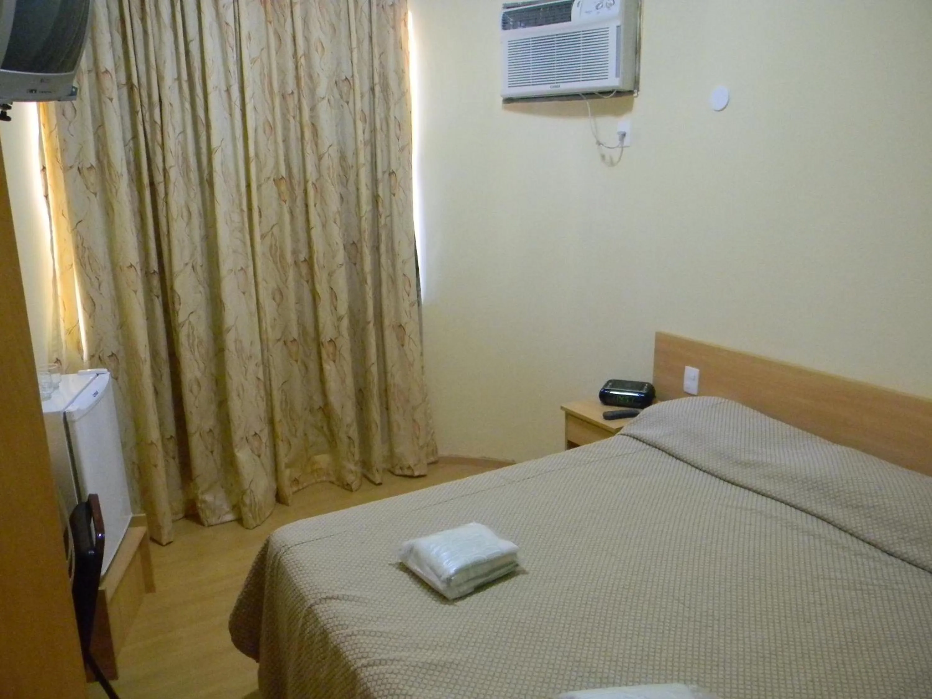 Photo of the whole room, Bed in Hotel Viña Del Mar