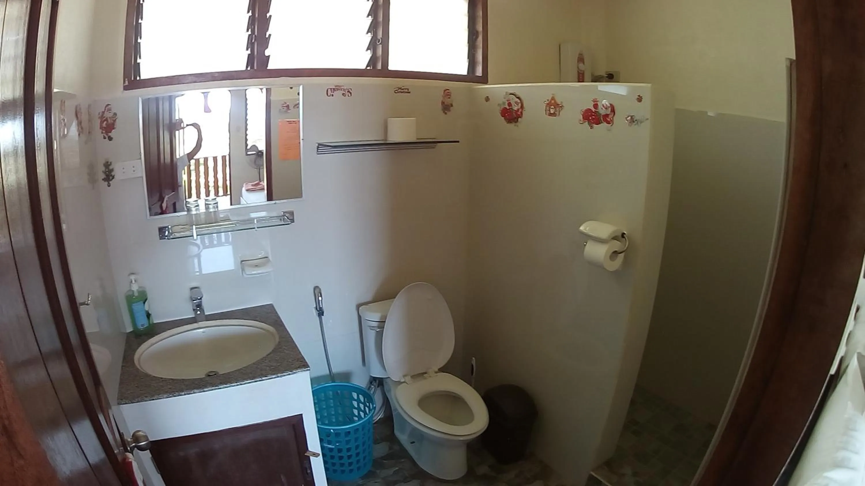 Shower in Santa Claus Hilltop