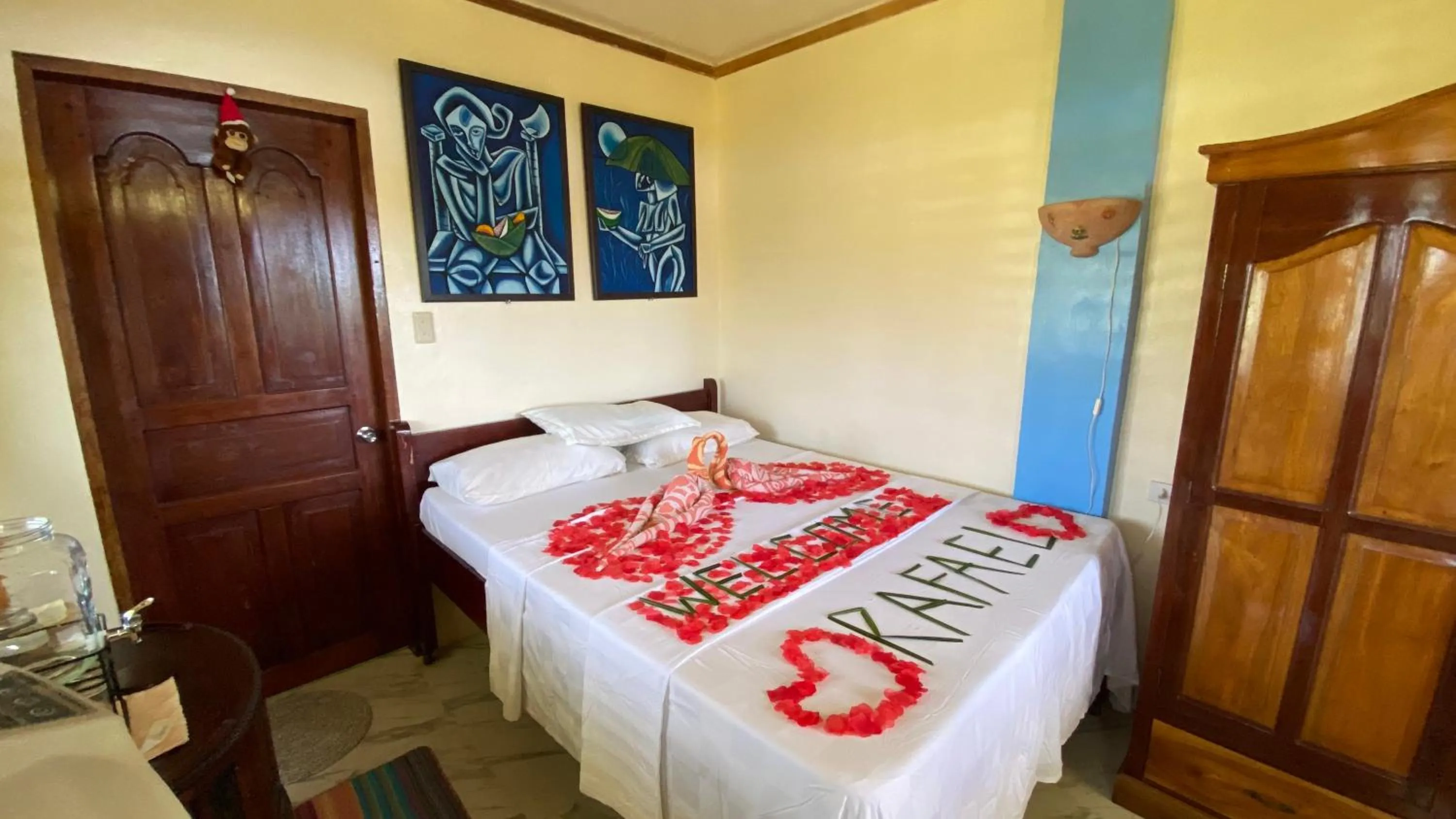 Photo of the whole room, Bed in Santa Claus Hilltop