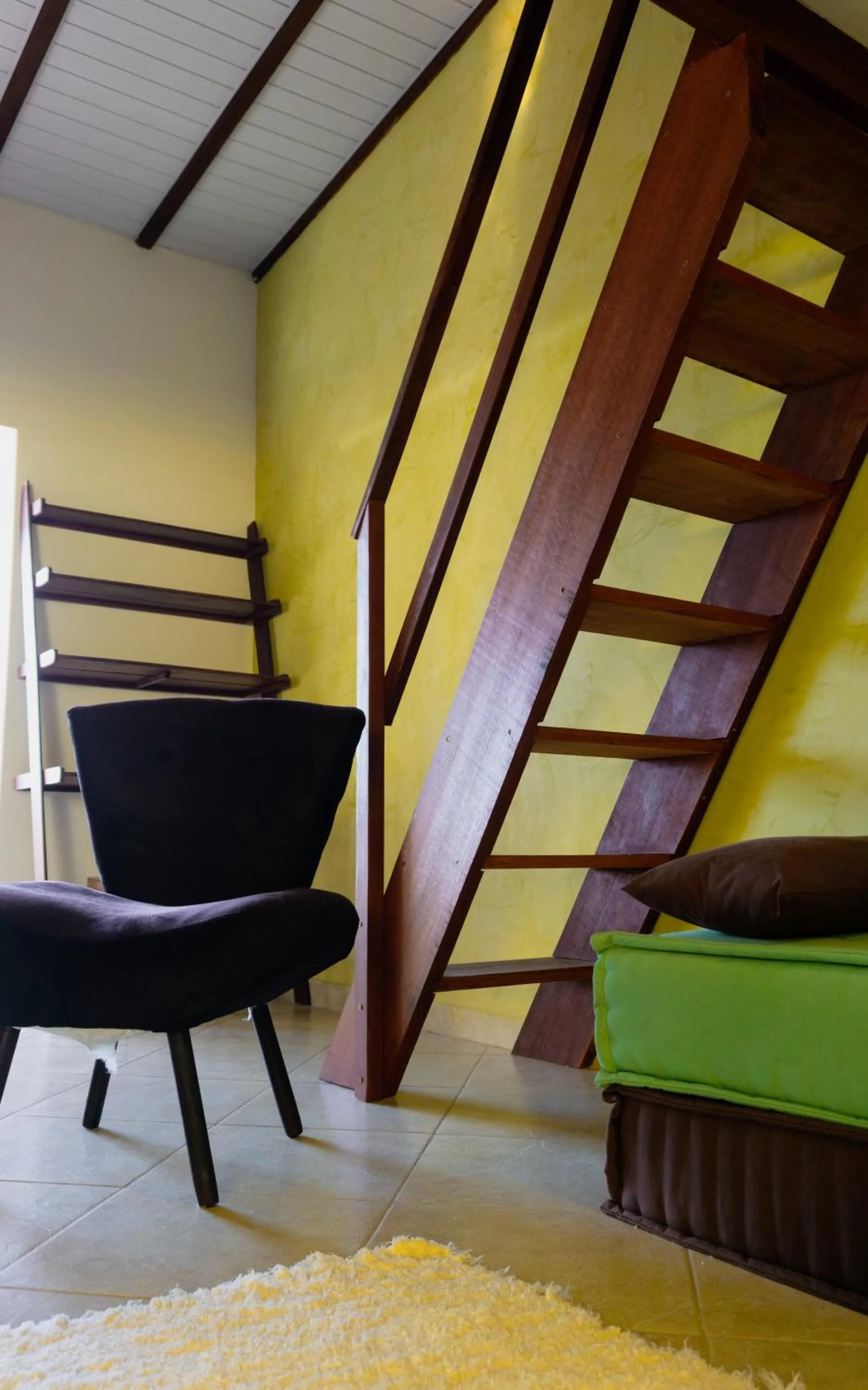 Seating area, Bed in Catavento da Pipa