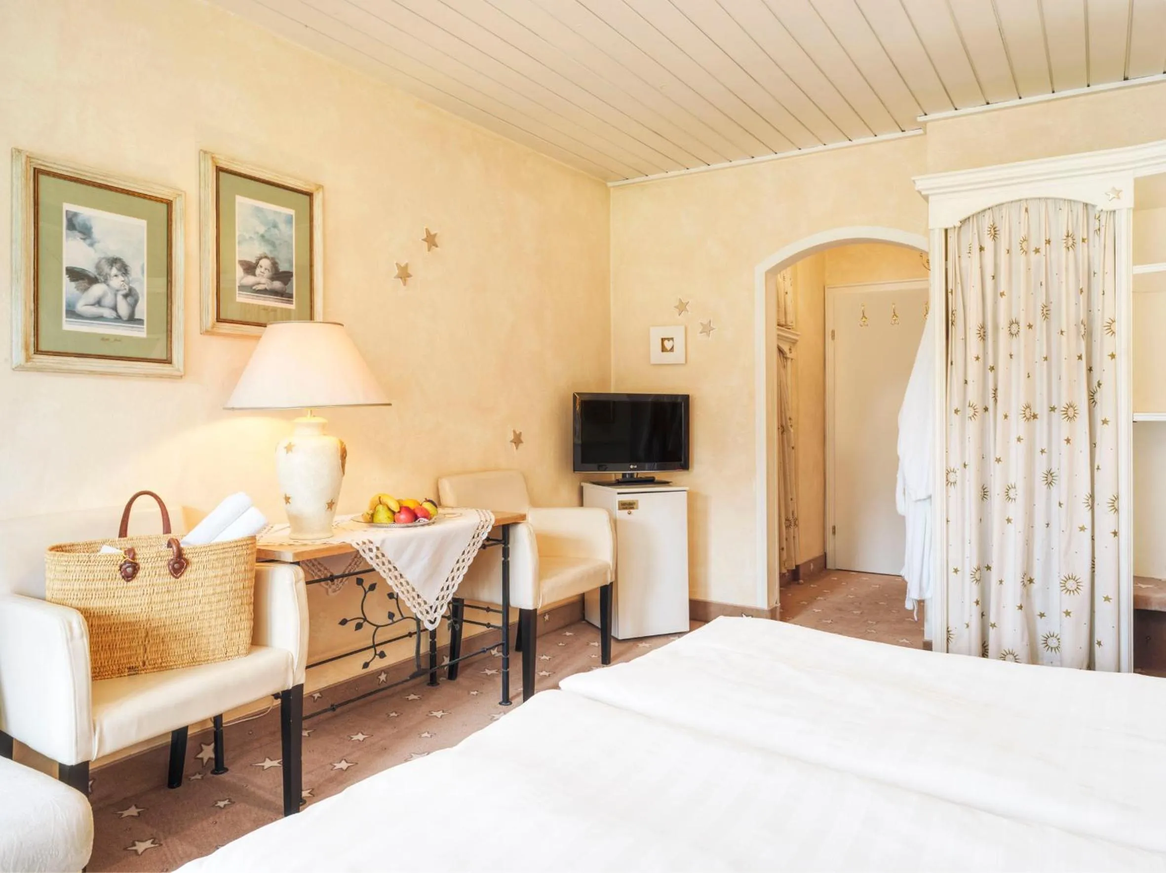 Photo of the whole room, Bed in Genuss - und Vitalhotel Moisl