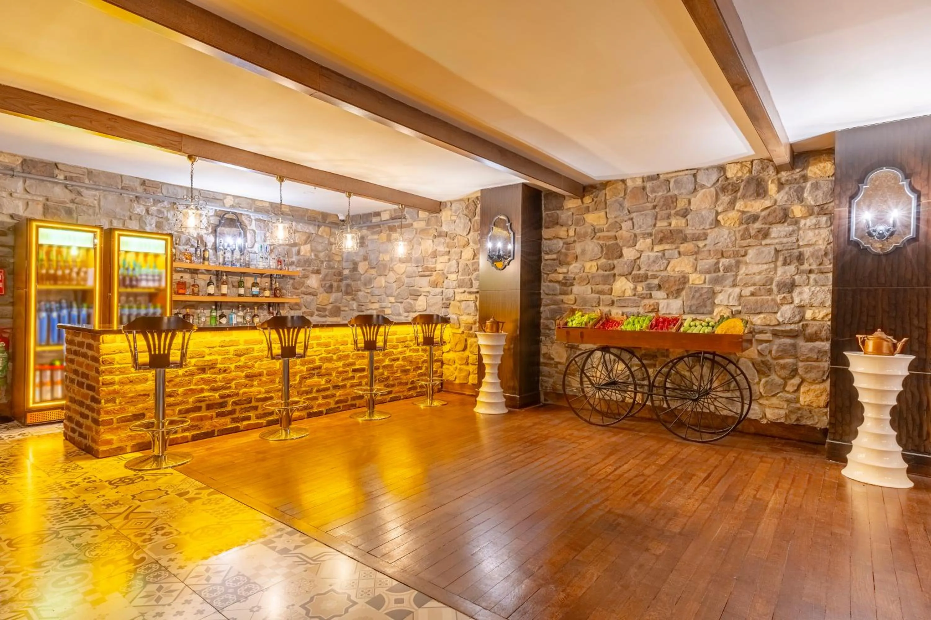 Lounge or bar in Mirada Del Lago