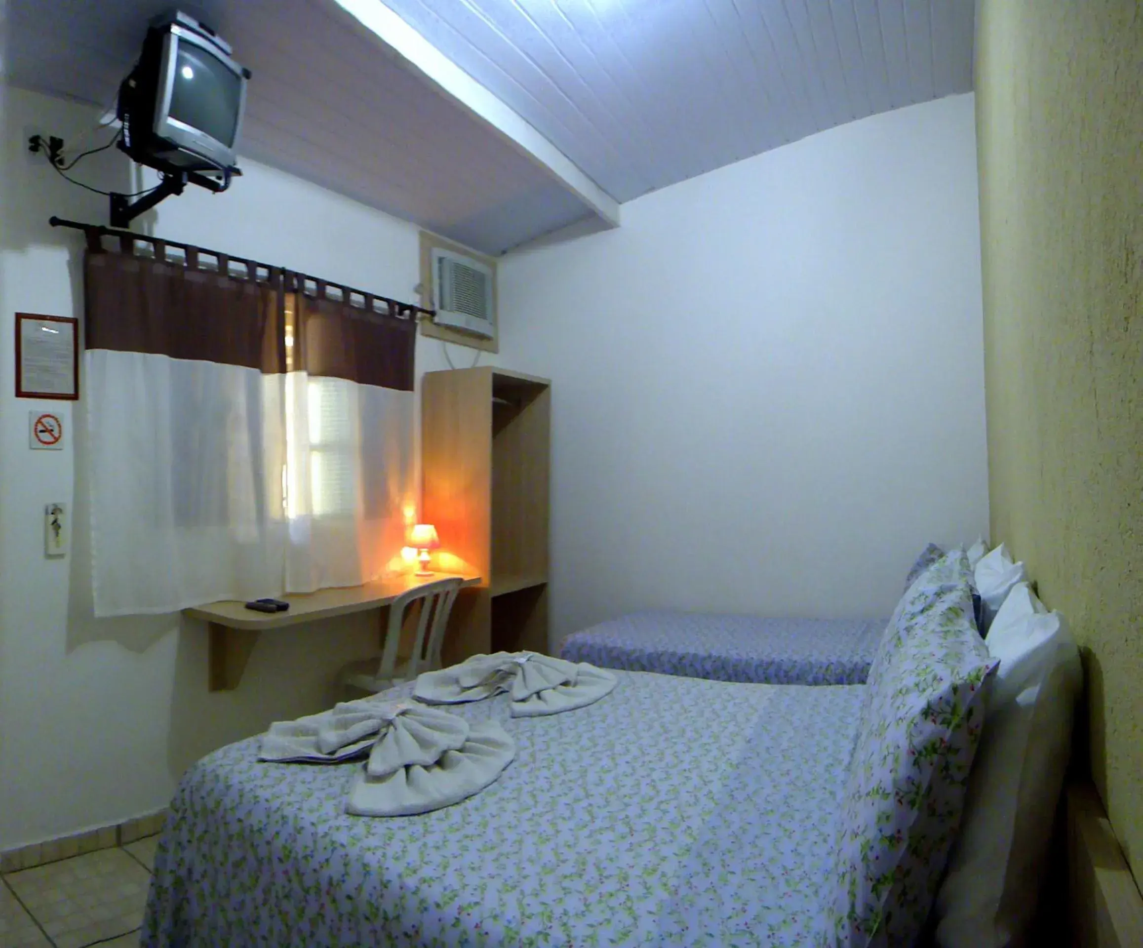 Triple Room in Pousada Jubaia Triple Room in Pousada Jubaia