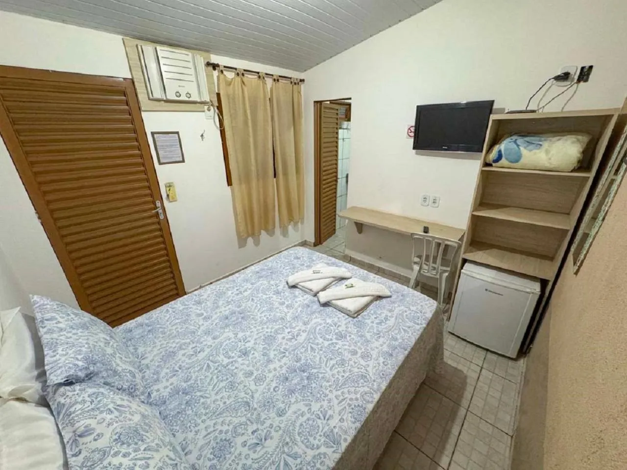 Property building, Bed in Pousada Jubaia