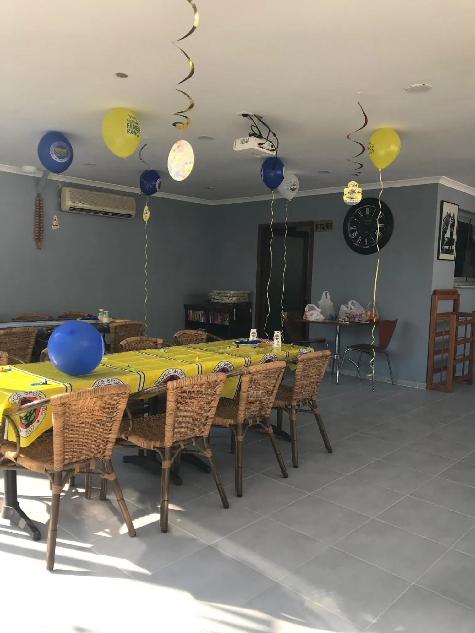 Restaurant/places to eat in Minta Apart Hotel