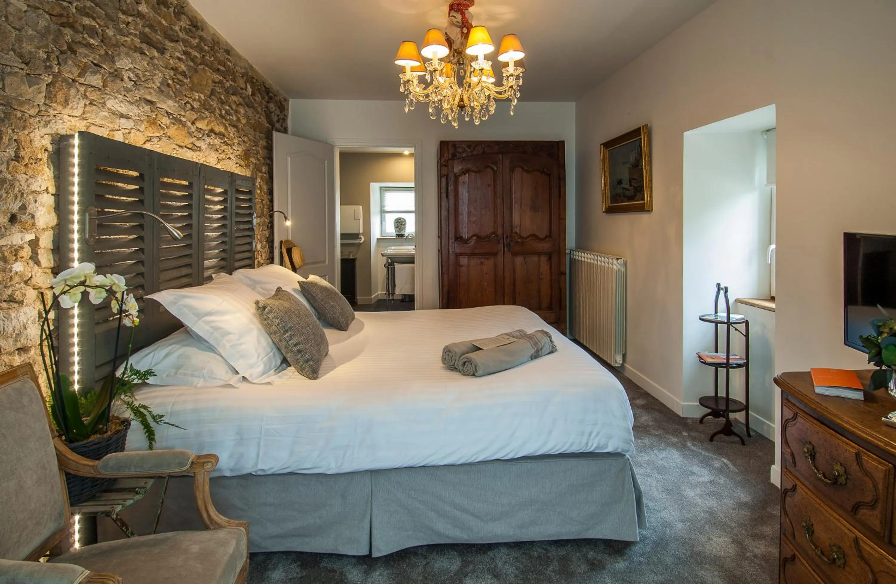 Photo of the whole room, Bed in Château de Labro - Teritoria