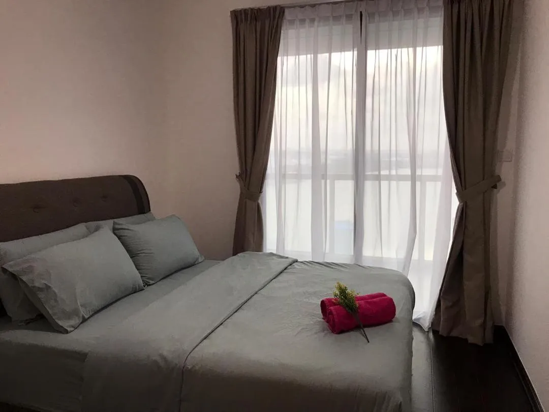 Bed in JB City CIQ-R&F Shopping Mall Apartment