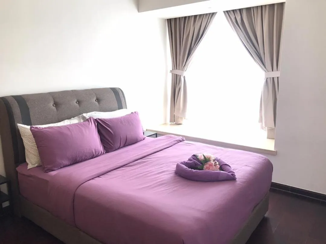 Bed in JB City CIQ-R&F Shopping Mall Apartment