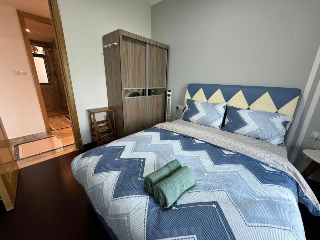 Bed in JB City CIQ-R&F Shopping Mall Apartment