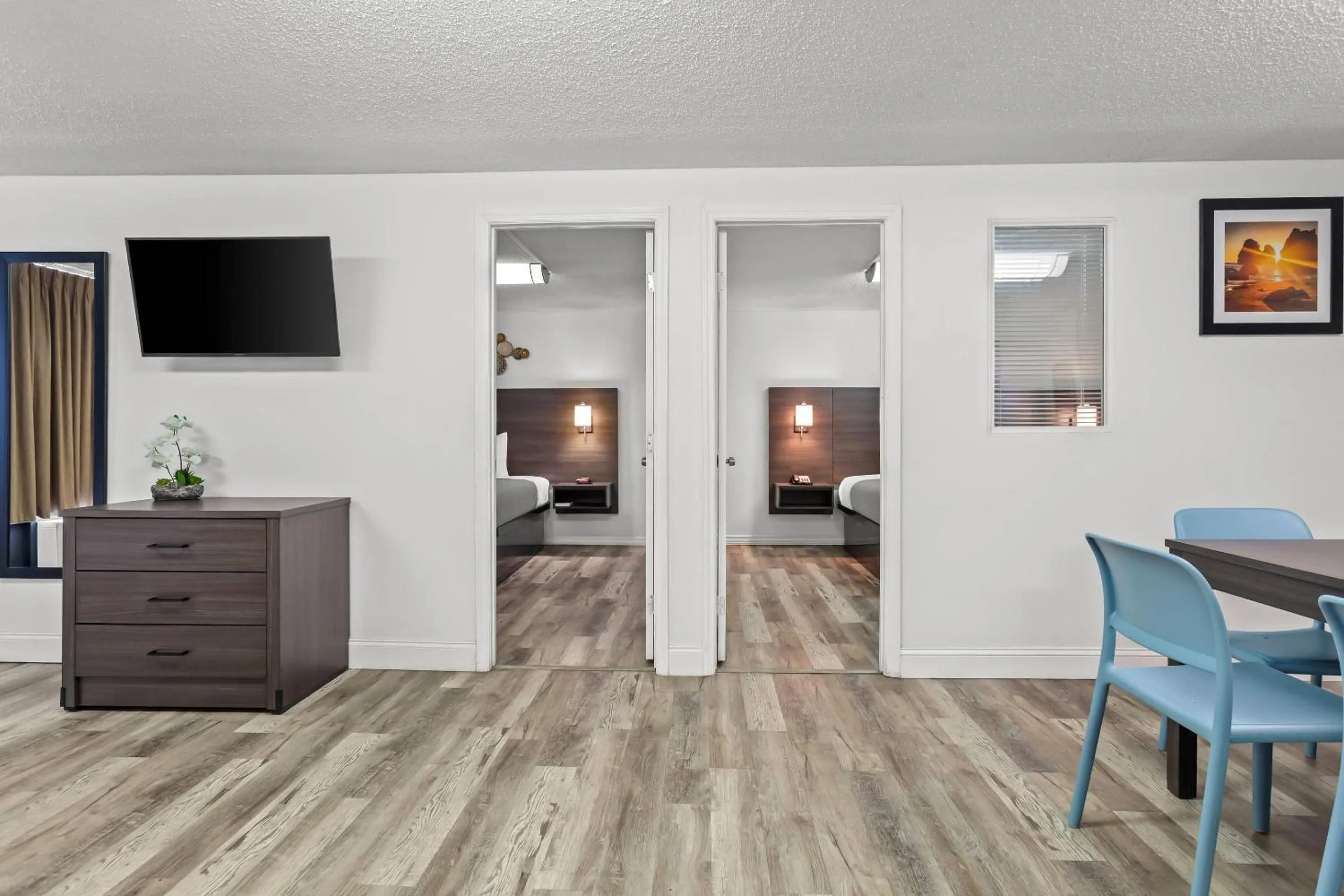 Bedroom in Quality Inn & Suites at Tropicana Field